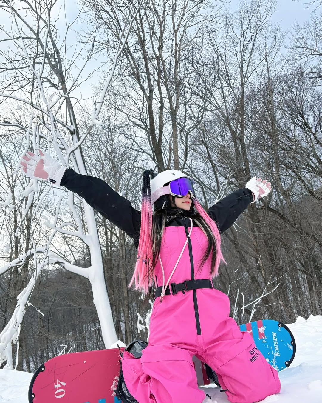 【正妹】可霏Naomi的单板滑雪摆拍纪实，在银白世界里绽放的活力！