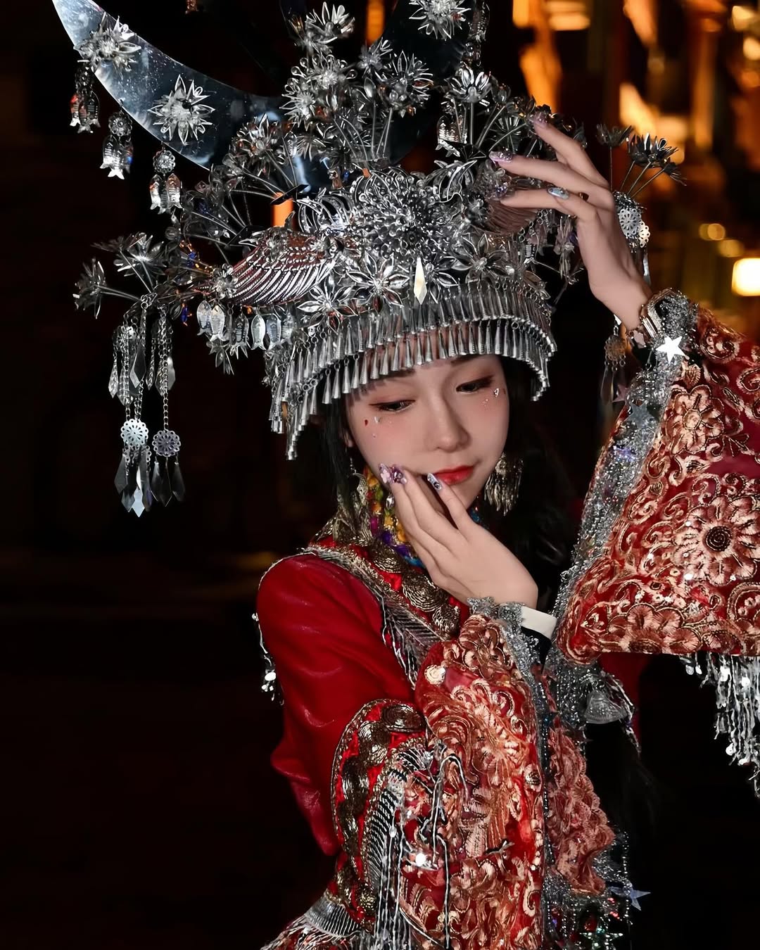 【正妹】可霏Naomi与苗族服饰，美得让人心动的文化画面！