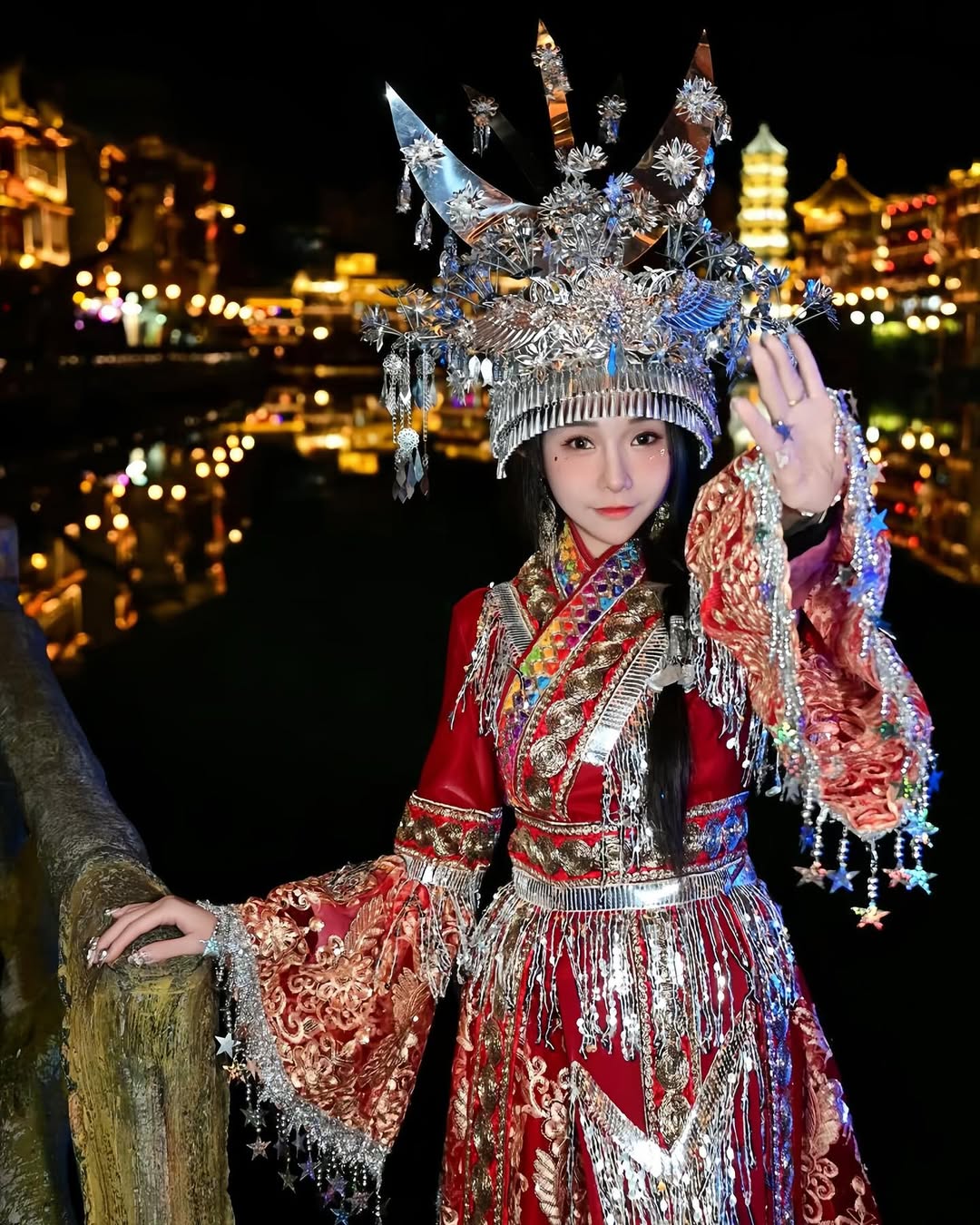 【正妹】可霏Naomi与苗族服饰，美得让人心动的文化画面！