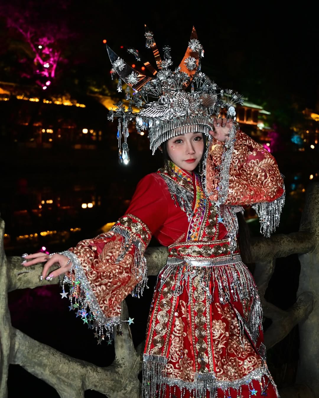 【正妹】可霏Naomi与苗族服饰，美得让人心动的文化画面！