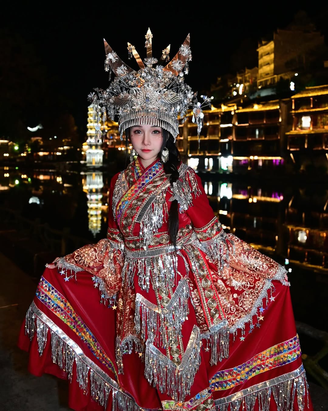 【正妹】可霏Naomi与苗族服饰，美得让人心动的文化画面！