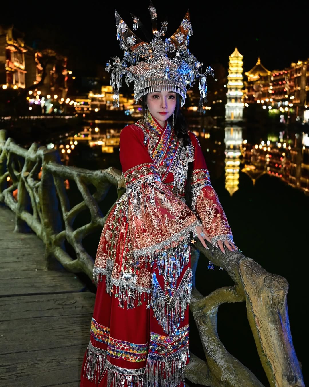 【正妹】可霏Naomi与苗族服饰，美得让人心动的文化画面！