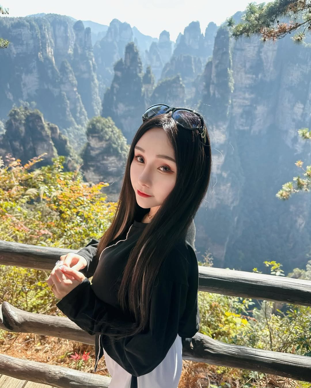 【正妹】可霏Naomi张家界登山之旅，光影下的华美瞬间！