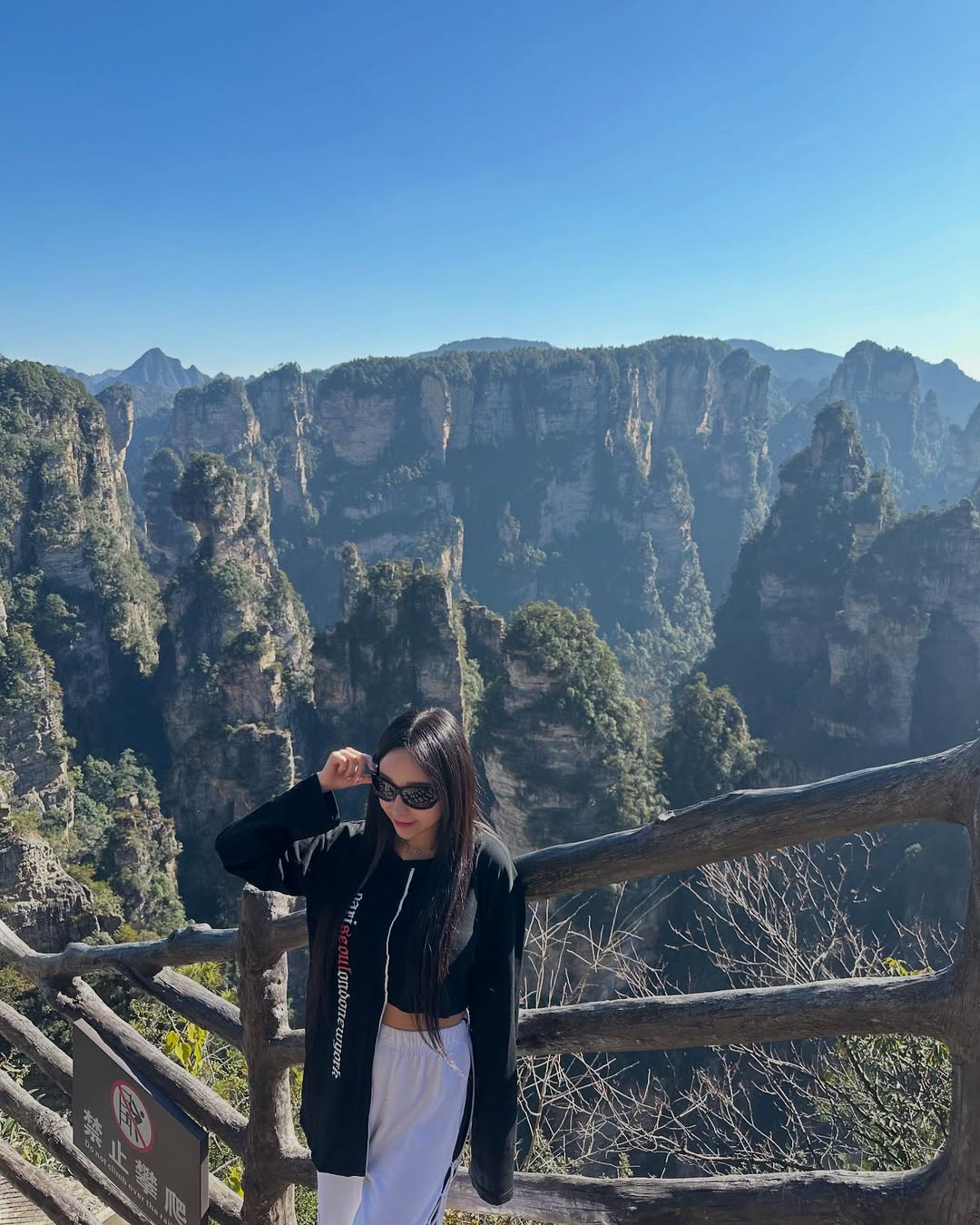 【正妹】可霏Naomi张家界登山之旅，光影下的华美瞬间！