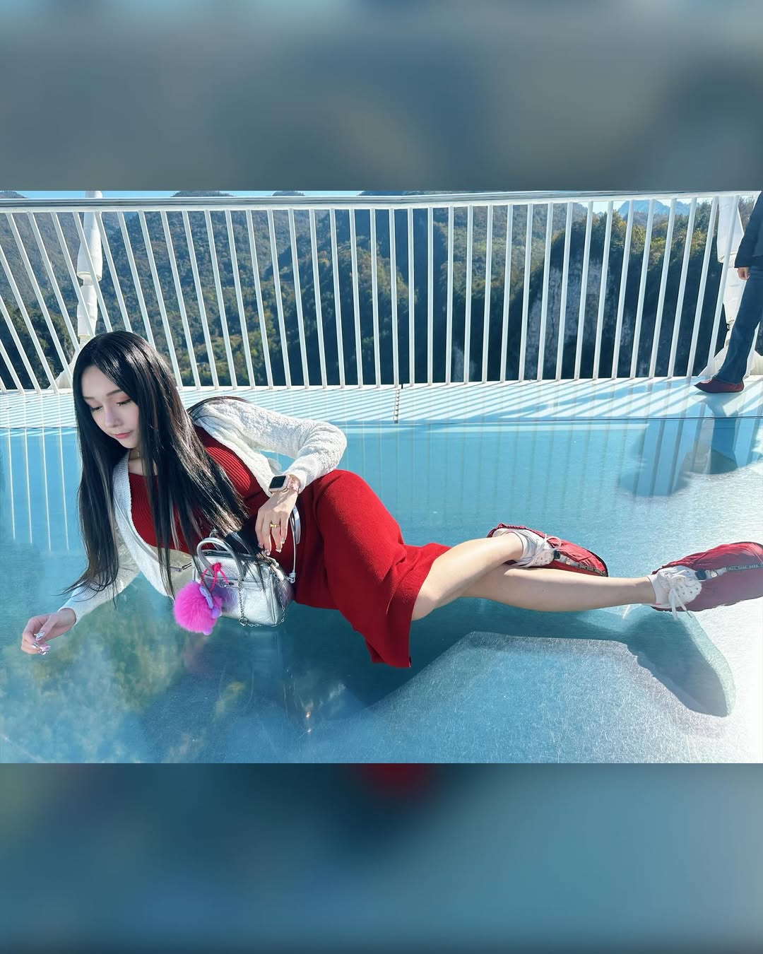 【正妹】可霏Naomi与张家界大峡谷玻璃桥，自然与美的完美邂逅！