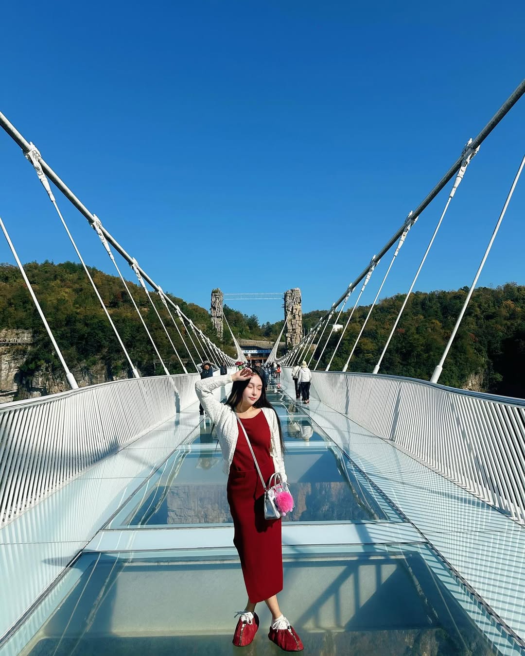 【正妹】可霏Naomi与张家界大峡谷玻璃桥，自然与美的完美邂逅！