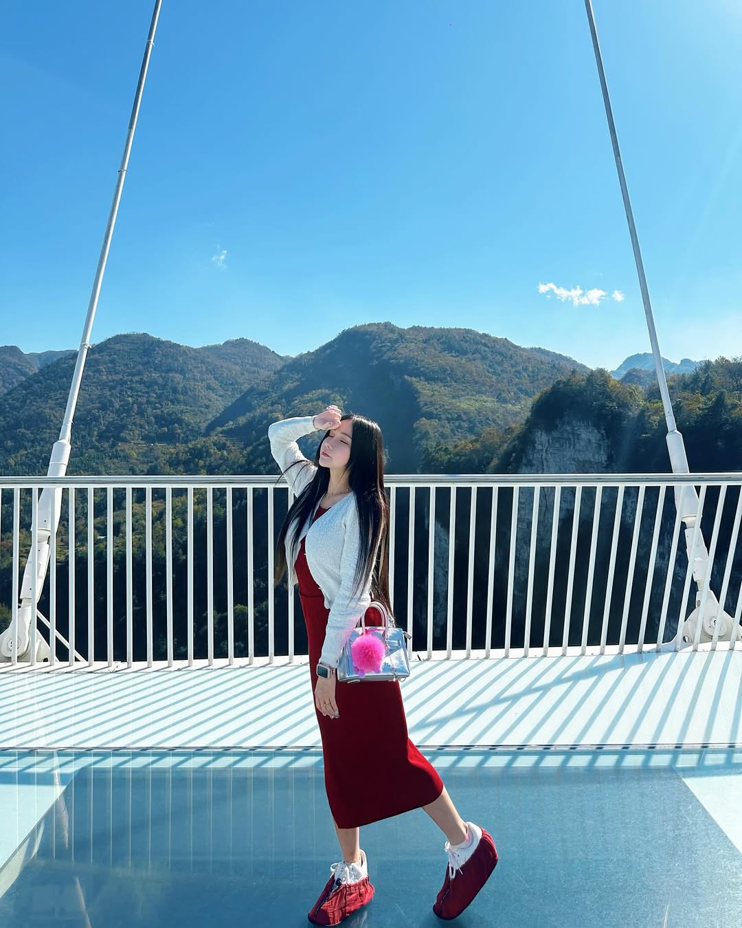 【正妹】可霏Naomi与张家界大峡谷玻璃桥，自然与美的完美邂逅！