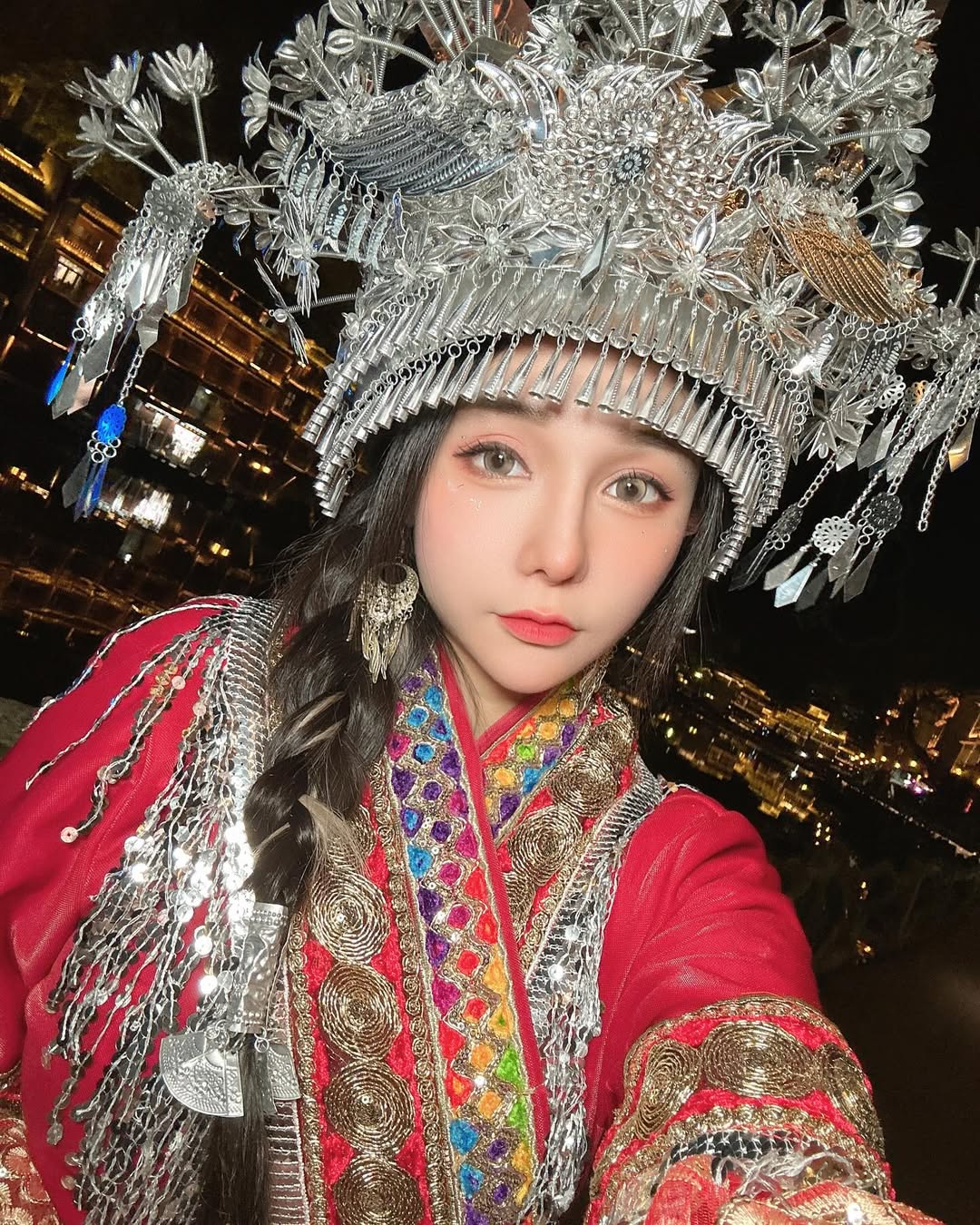 【正妹】可霏Naomi苗族服饰自拍,将这一刻点缀得更加动人!