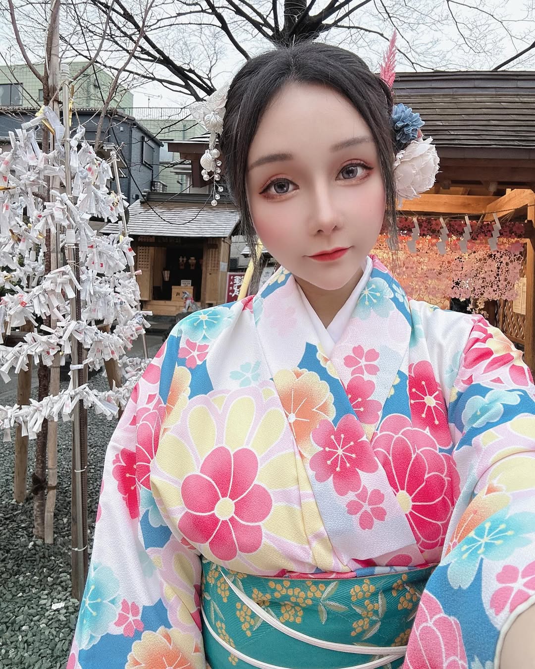 【正妹】可霏Naomi和服日本街拍，优雅的姿态恰到好处！