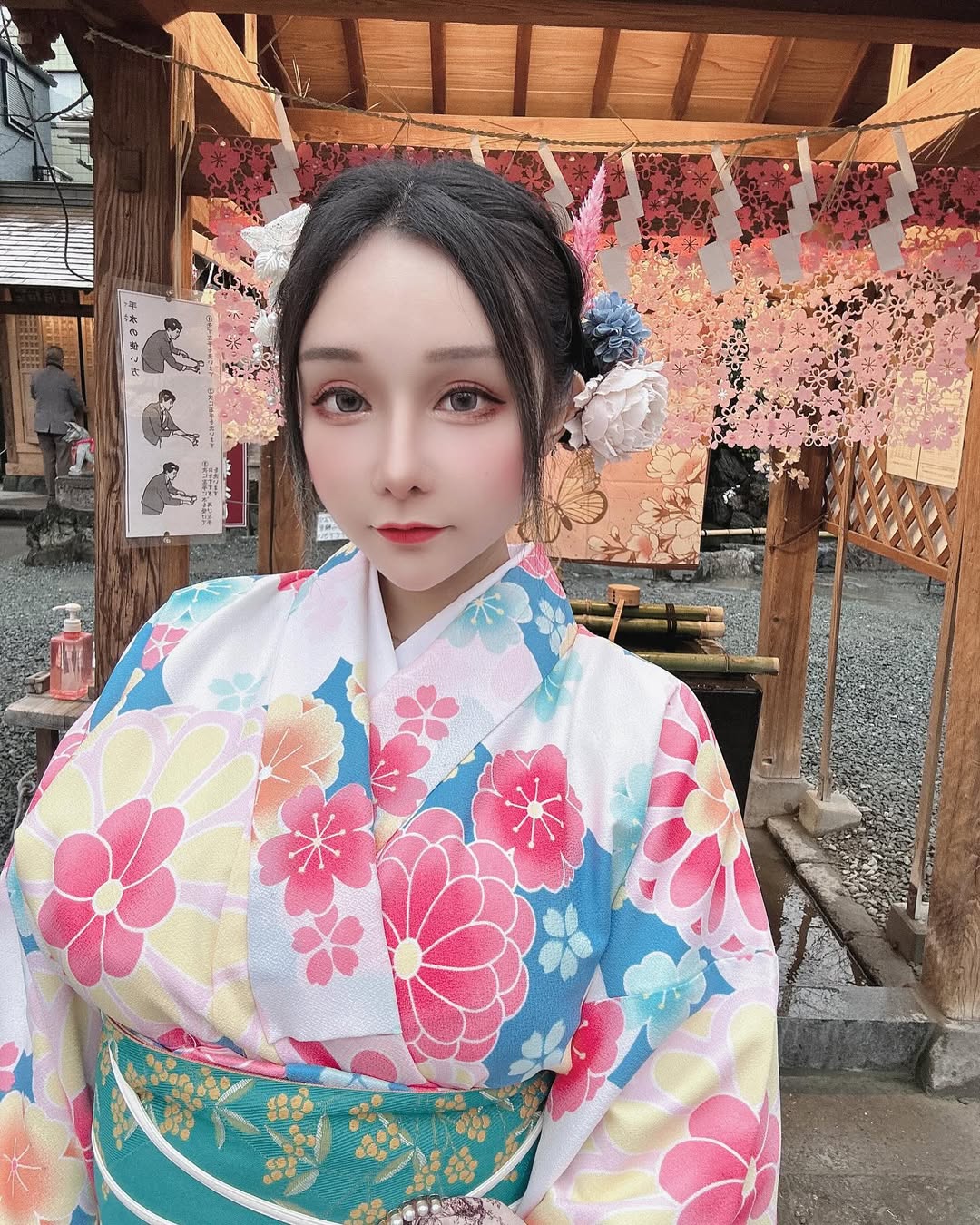 【正妹】可霏Naomi和服日本街拍，优雅的姿态恰到好处！