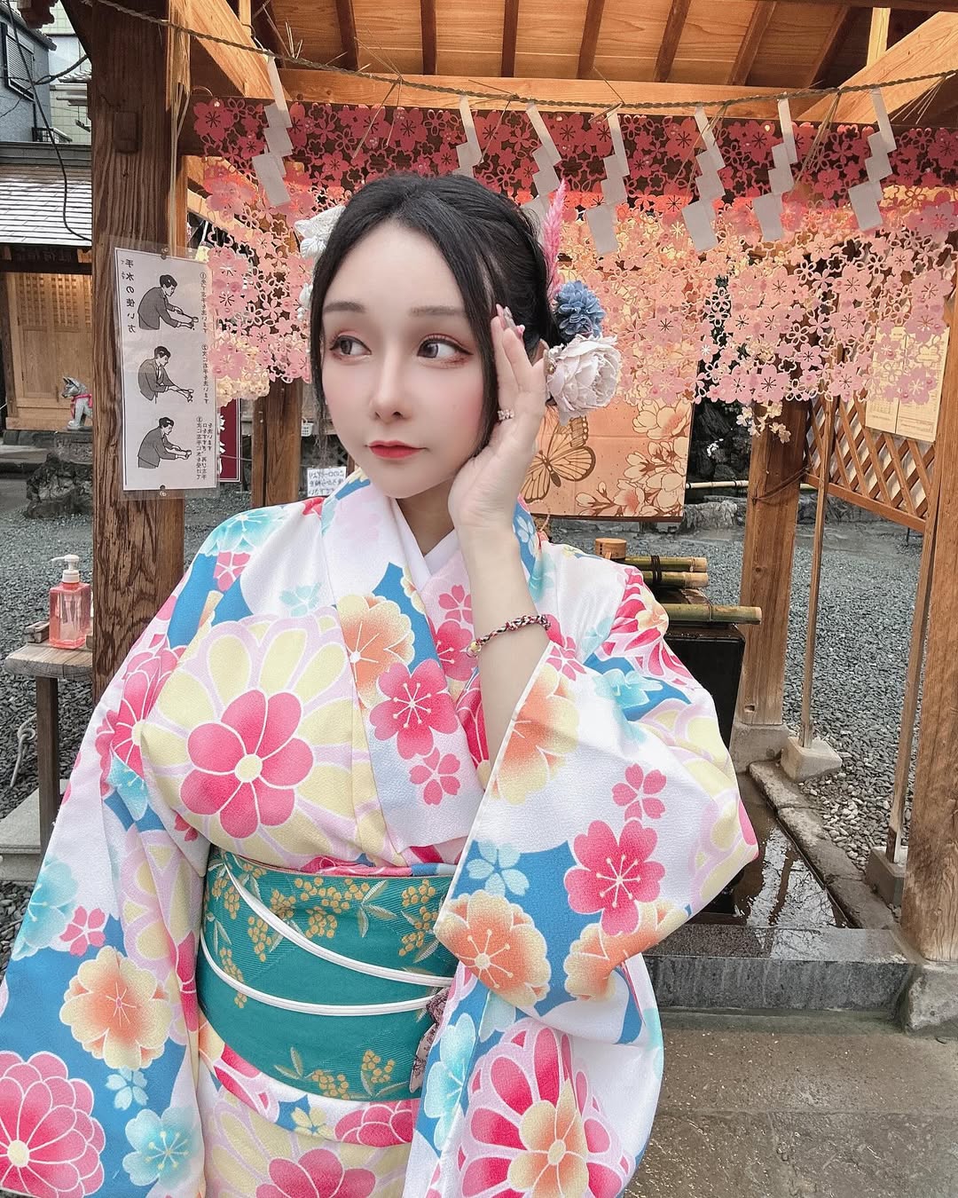 【正妹】可霏Naomi和服日本街拍，优雅的姿态恰到好处！