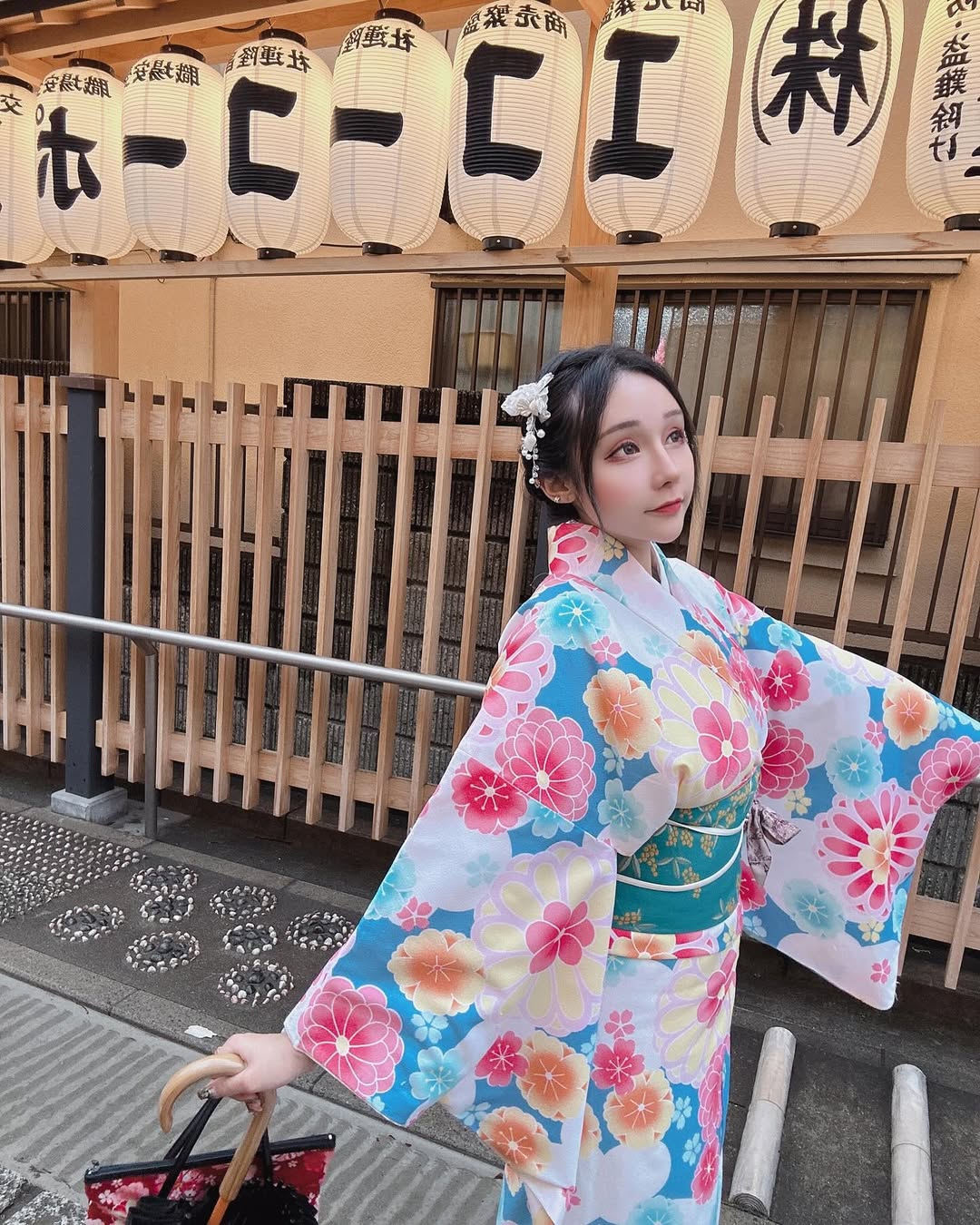 【正妹】可霏Naomi和服日本街拍，优雅的姿态恰到好处！