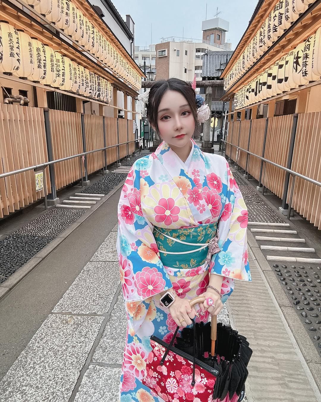 【正妹】可霏Naomi和服日本街拍，优雅的姿态恰到好处！