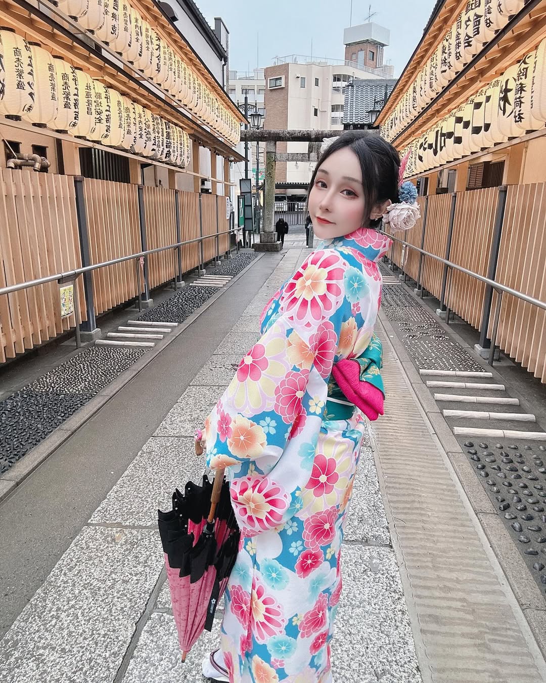 【正妹】可霏Naomi和服日本街拍，优雅的姿态恰到好处！