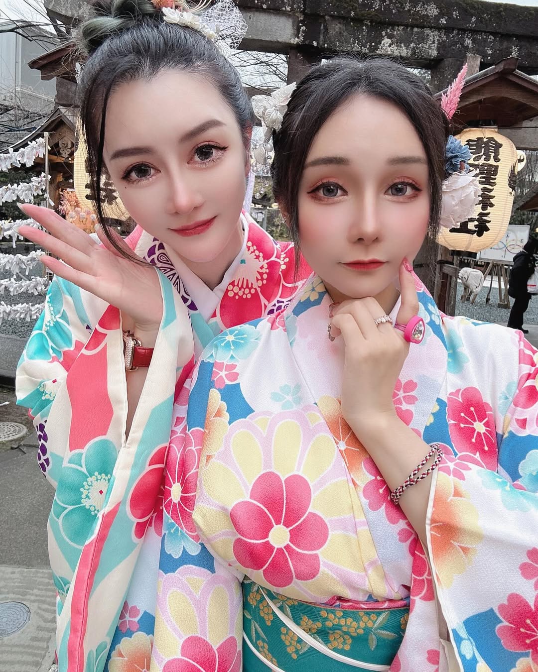 【正妹】可霏Naomi和服与美女同框，沉静而优雅的美学！