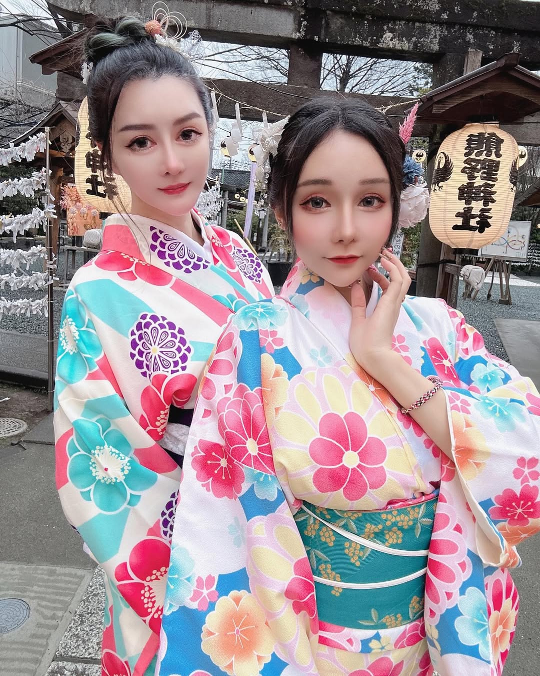 【正妹】可霏Naomi和服与美女同框，沉静而优雅的美学！
