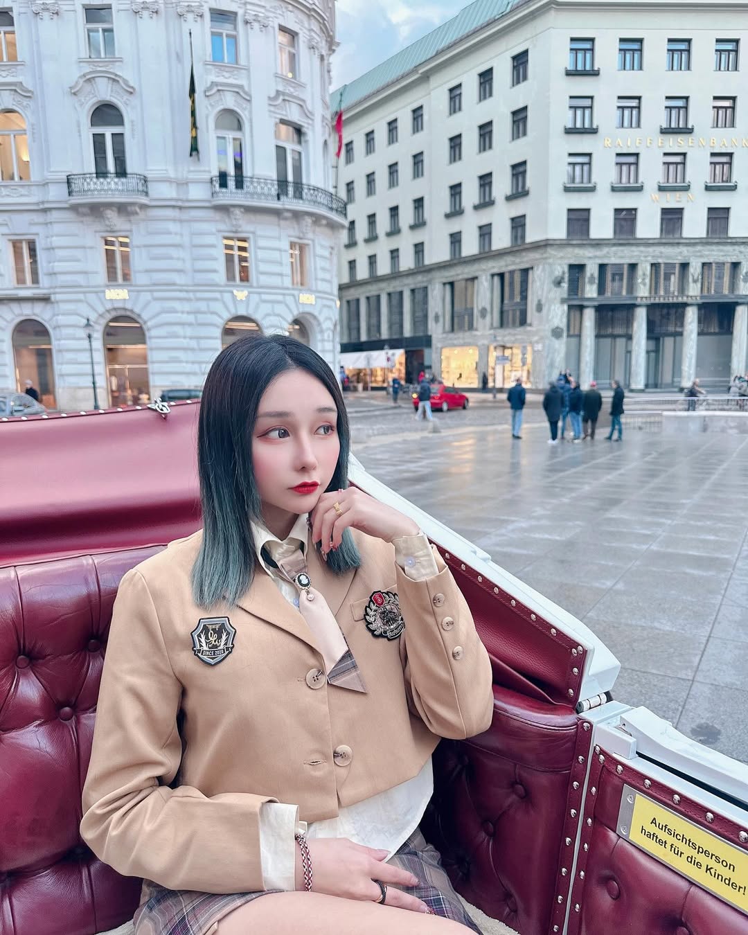 【正妹】可霏Naomi韩国制服坐马车，审美观念瞬间传递给观者！