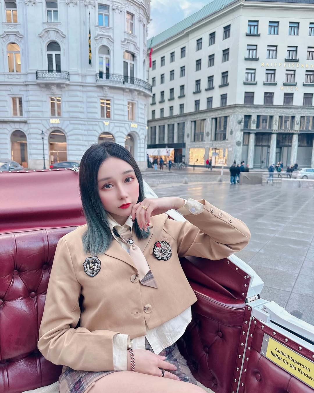 【正妹】可霏Naomi韩国制服坐马车，审美观念瞬间传递给观者！