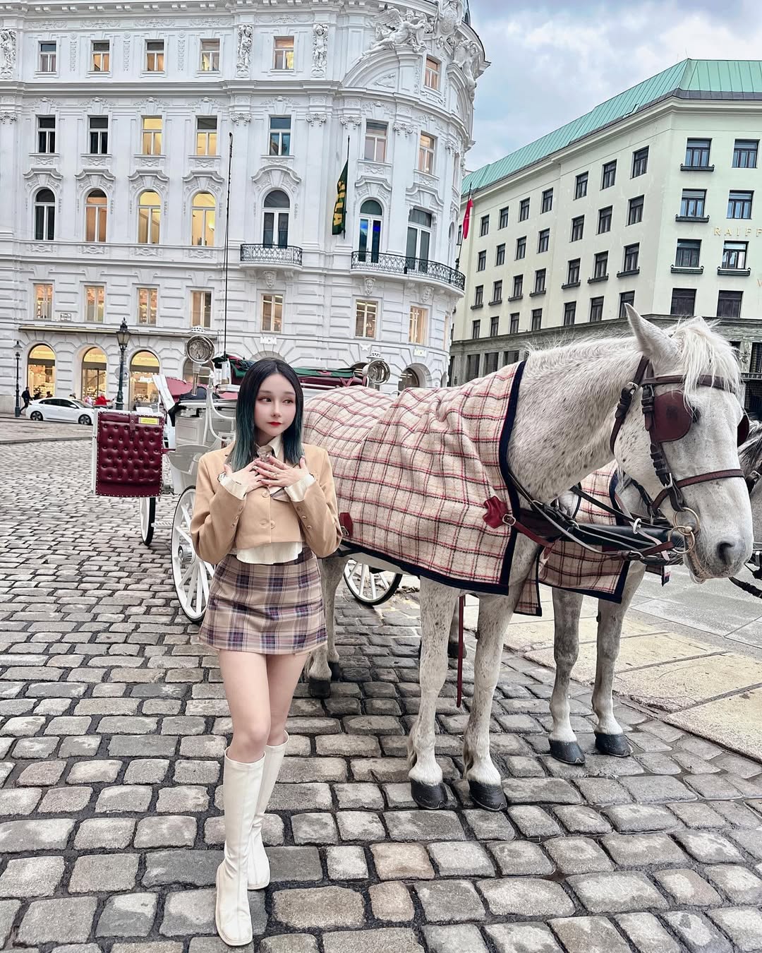 【正妹】可霏Naomi韩国制服坐马车，审美观念瞬间传递给观者！