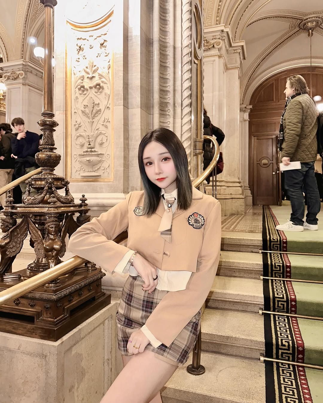 【正妹】可霏Naomi韩国制服歌剧院美照，迷人的画面感与情绪张力！