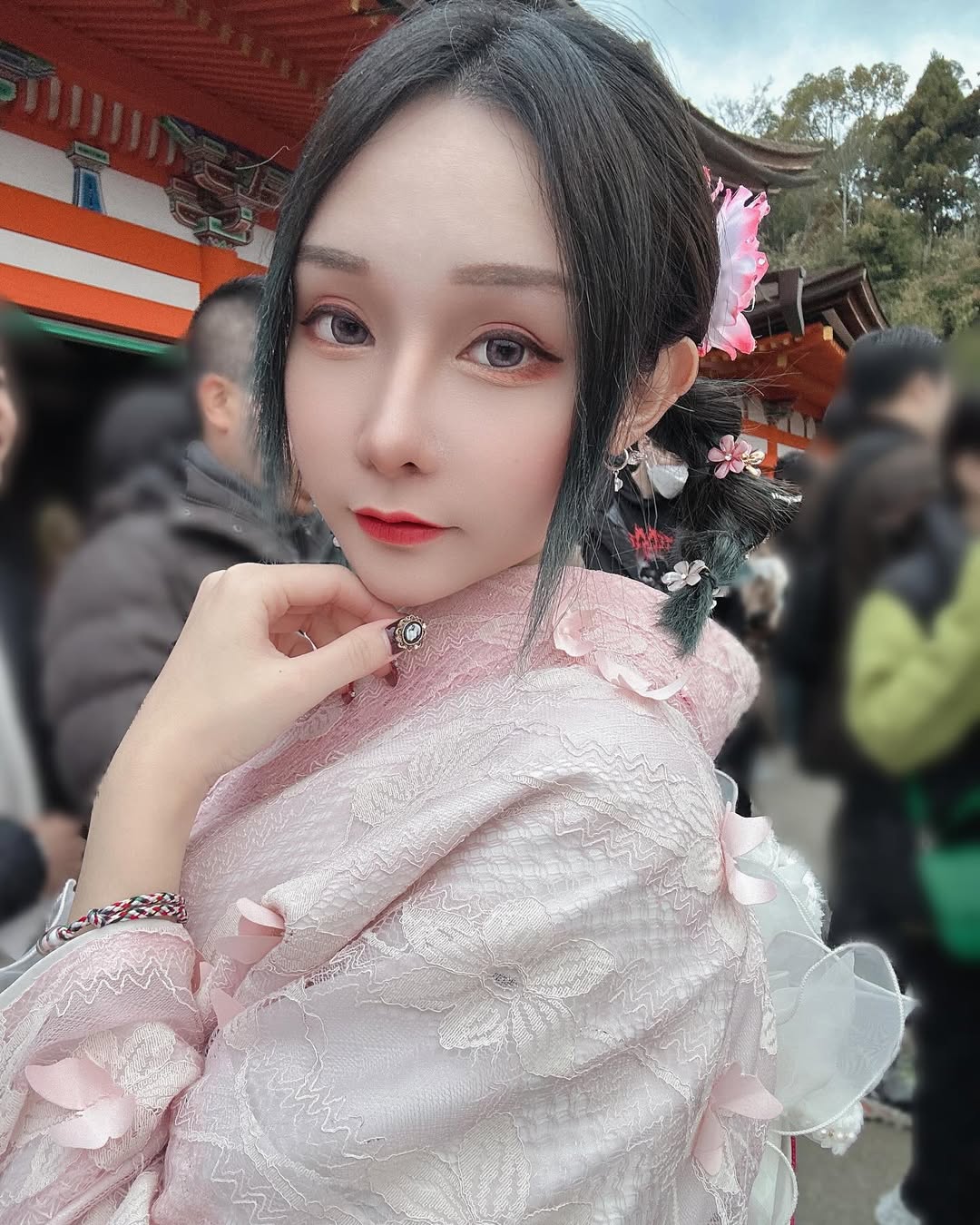 【正妹】可霏Naomi和服吃冰淇淋美照，古典更有人情温度！