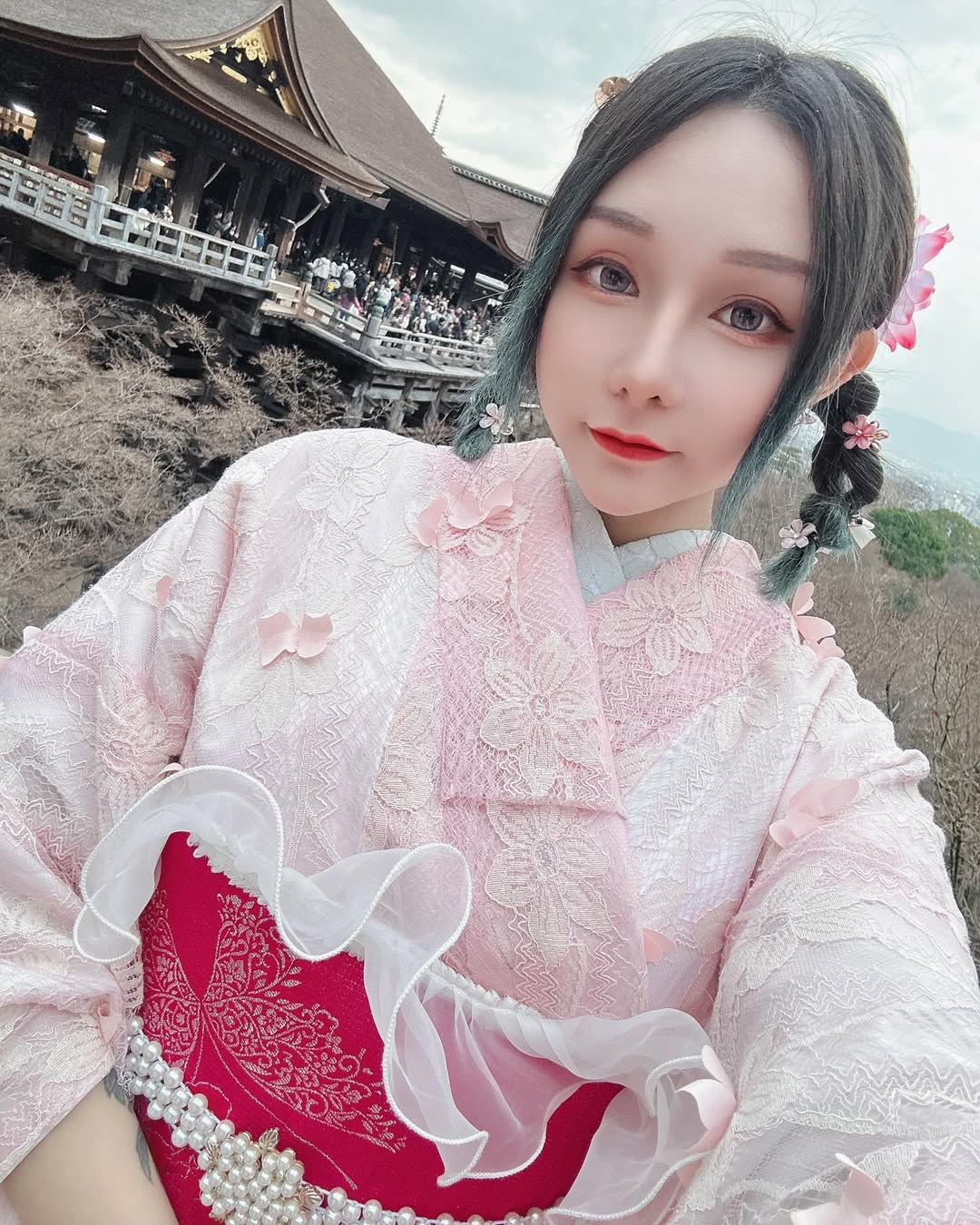 【正妹】可霏Naomi和服吃冰淇淋美照，古典更有人情温度！