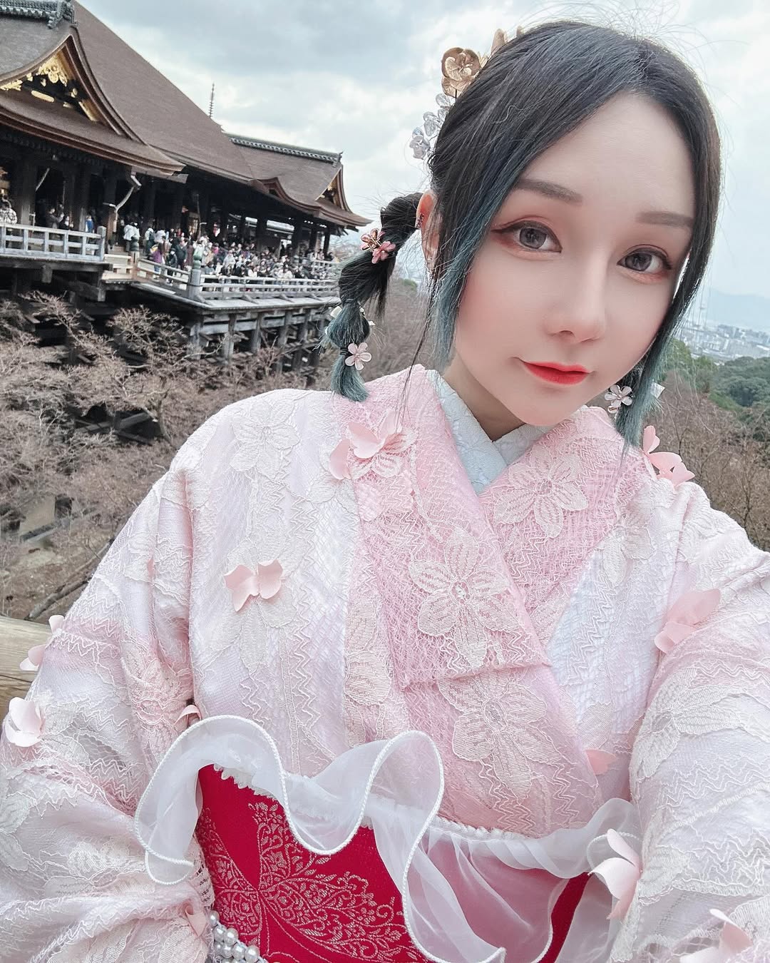 【正妹】可霏Naomi和服吃冰淇淋美照，古典更有人情温度！