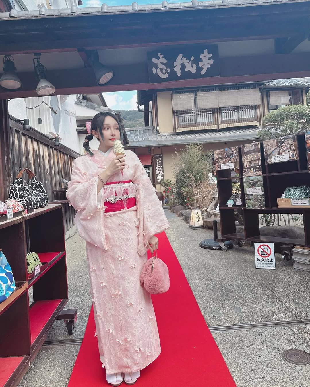 【正妹】可霏Naomi和服吃冰淇淋美照，古典更有人情温度！