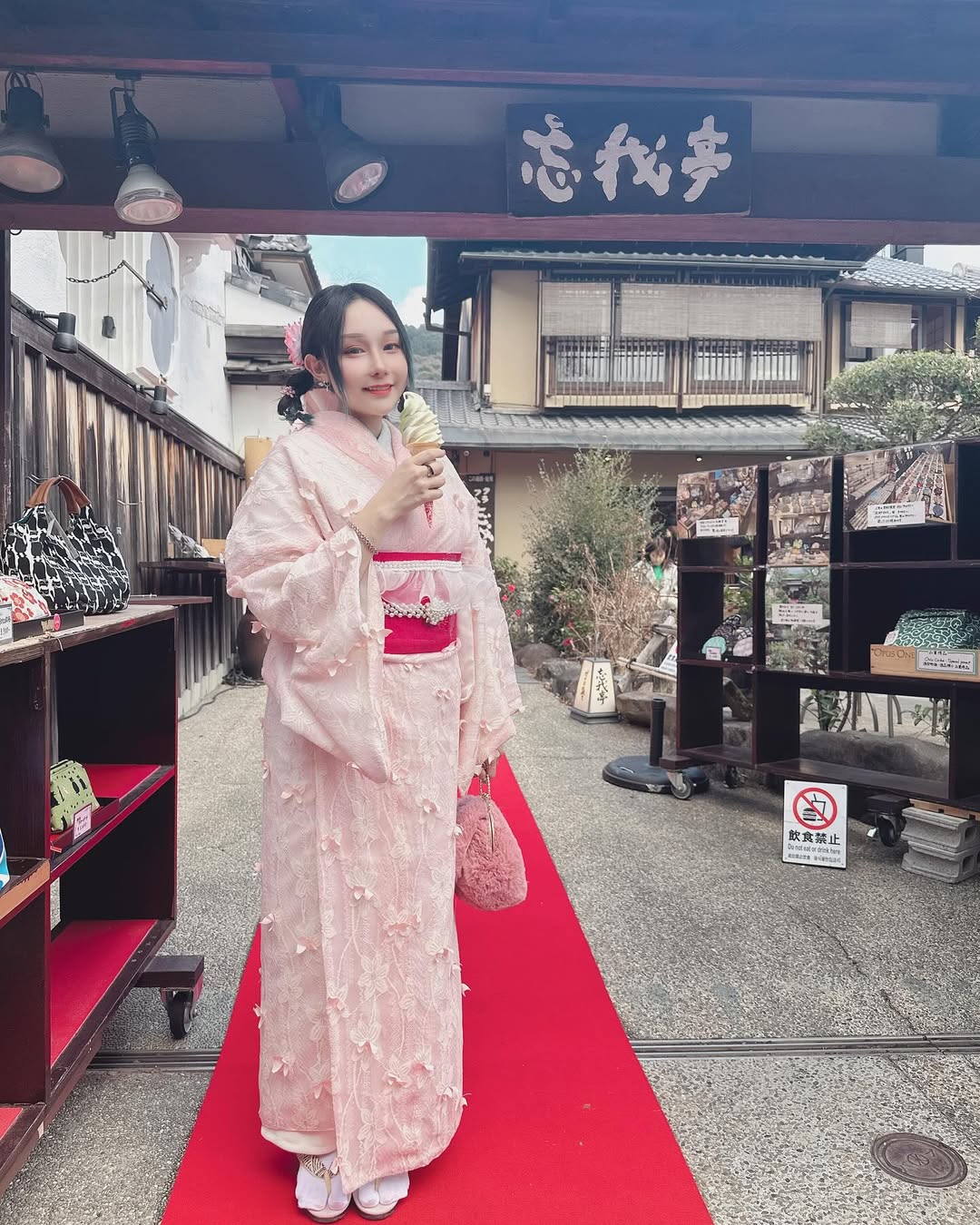 【正妹】可霏Naomi和服吃冰淇淋美照,古典更有人情温度!