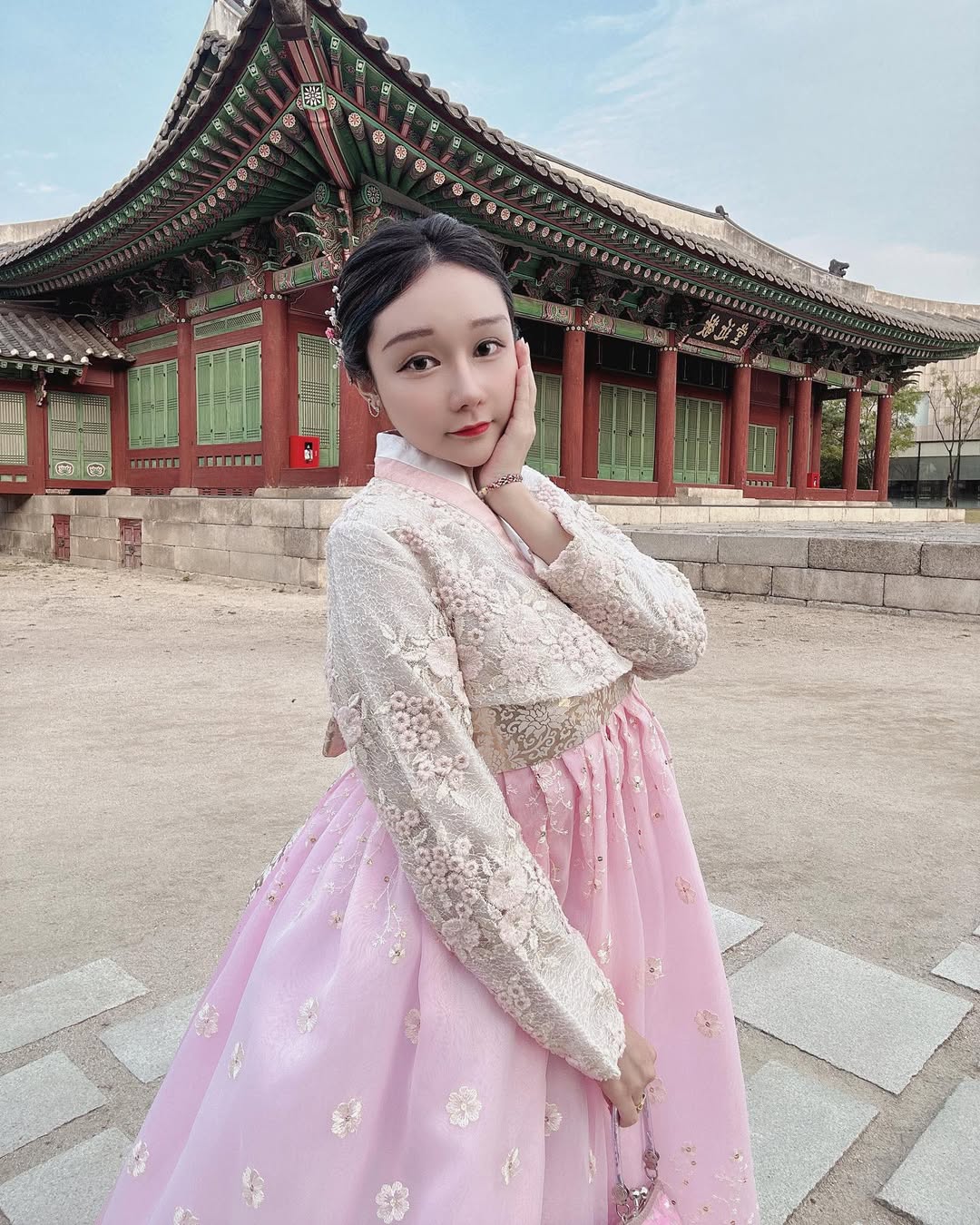 【正妹】可霏Naomi首尔韩服美照，那种跨越时间的美感！