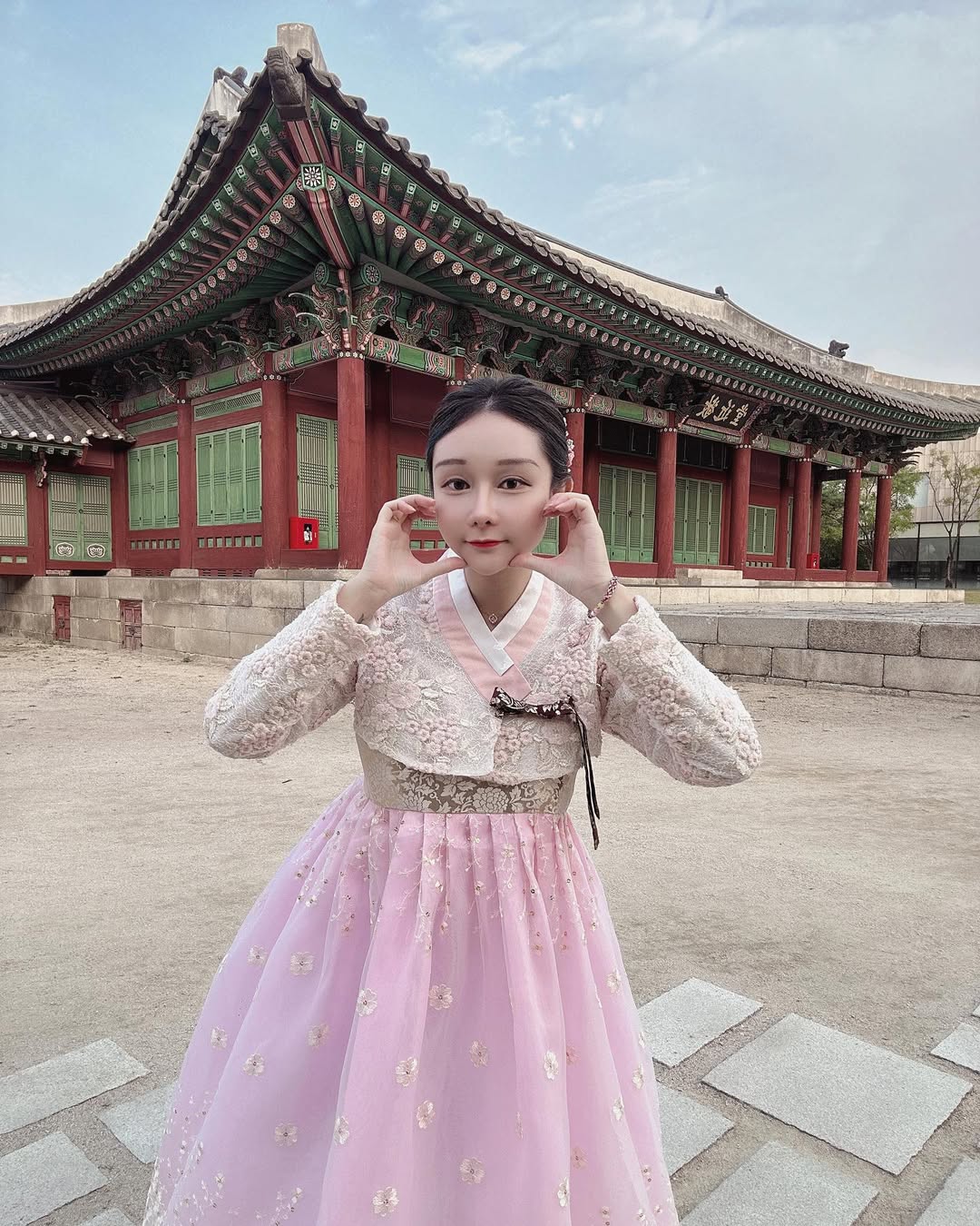 【正妹】可霏Naomi首尔韩服美照，那种跨越时间的美感！