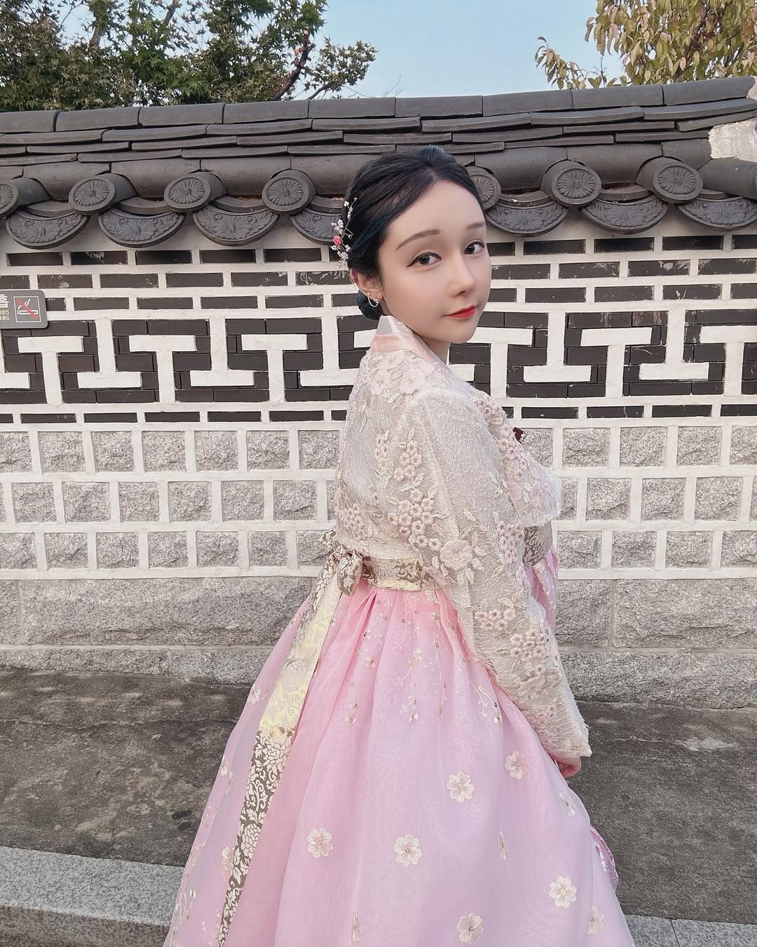 【正妹】可霏Naomi首尔韩服美照，那种跨越时间的美感！