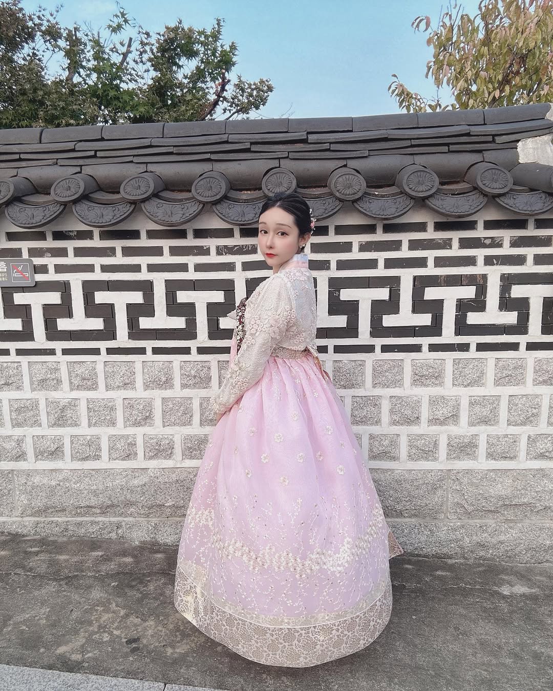 【正妹】可霏Naomi首尔韩服美照，那种跨越时间的美感！