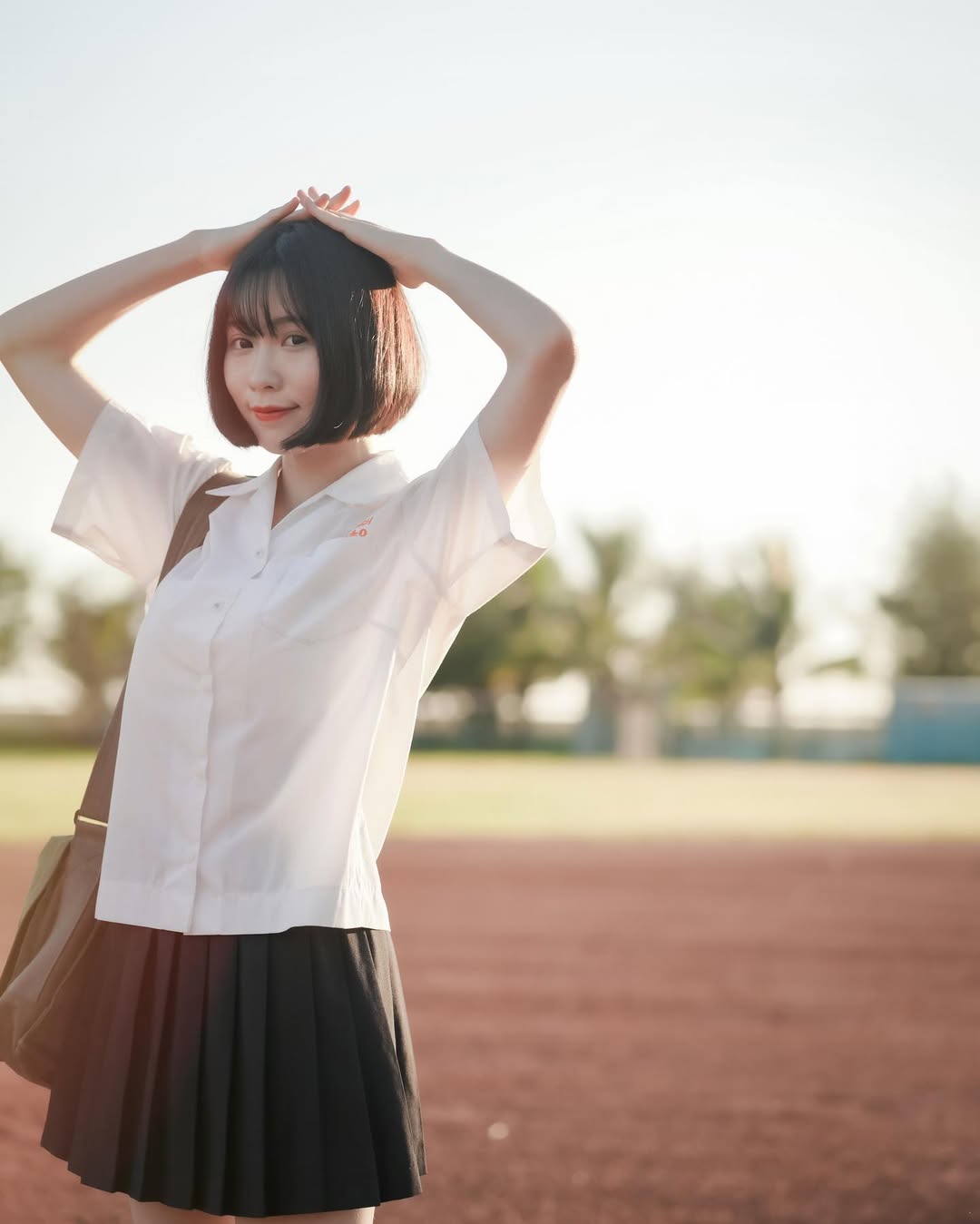 【正妹】芳岑Gina操场校服写真，情绪又带着青春的灵动！