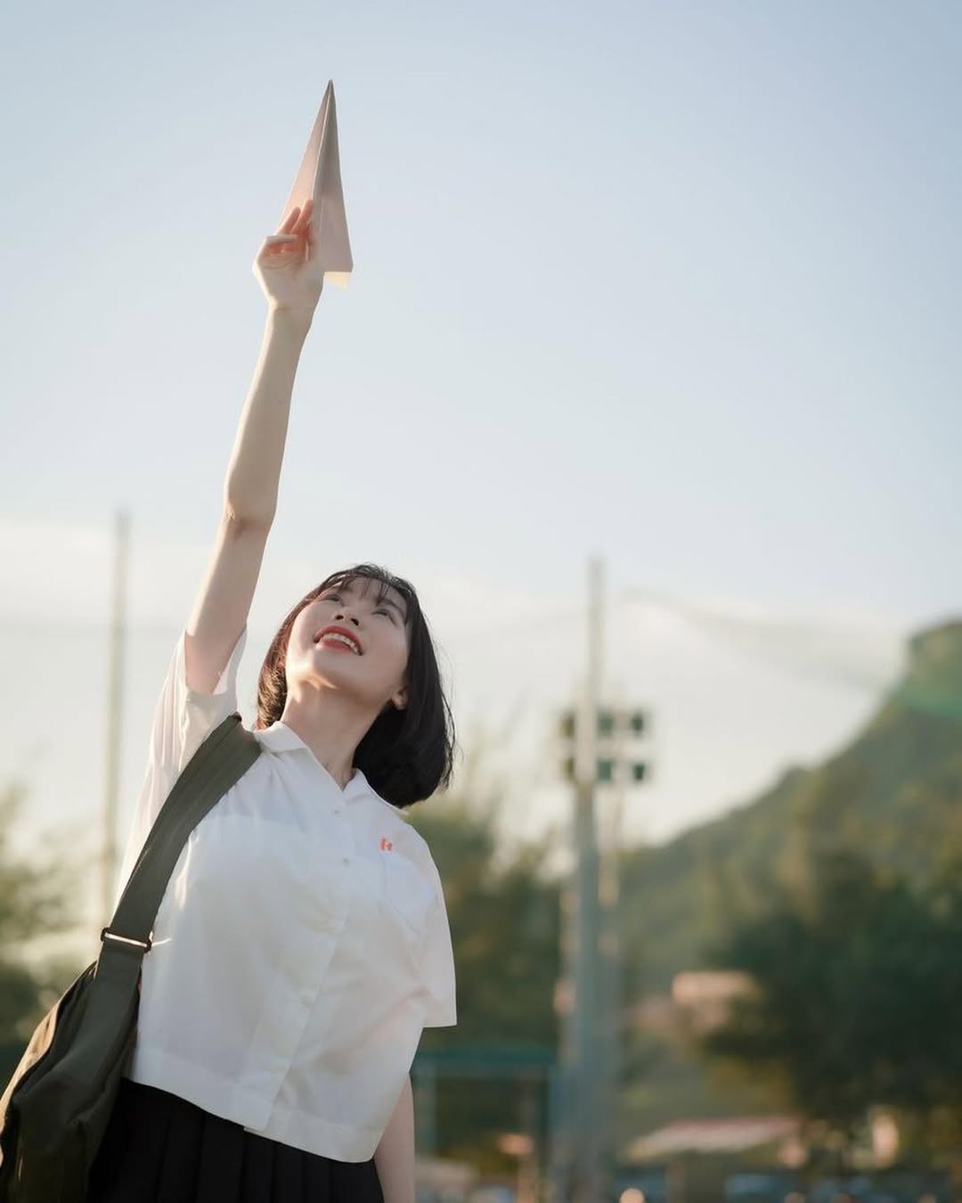 【正妹】芳岑Gina操场校服写真，情绪又带着青春的灵动！