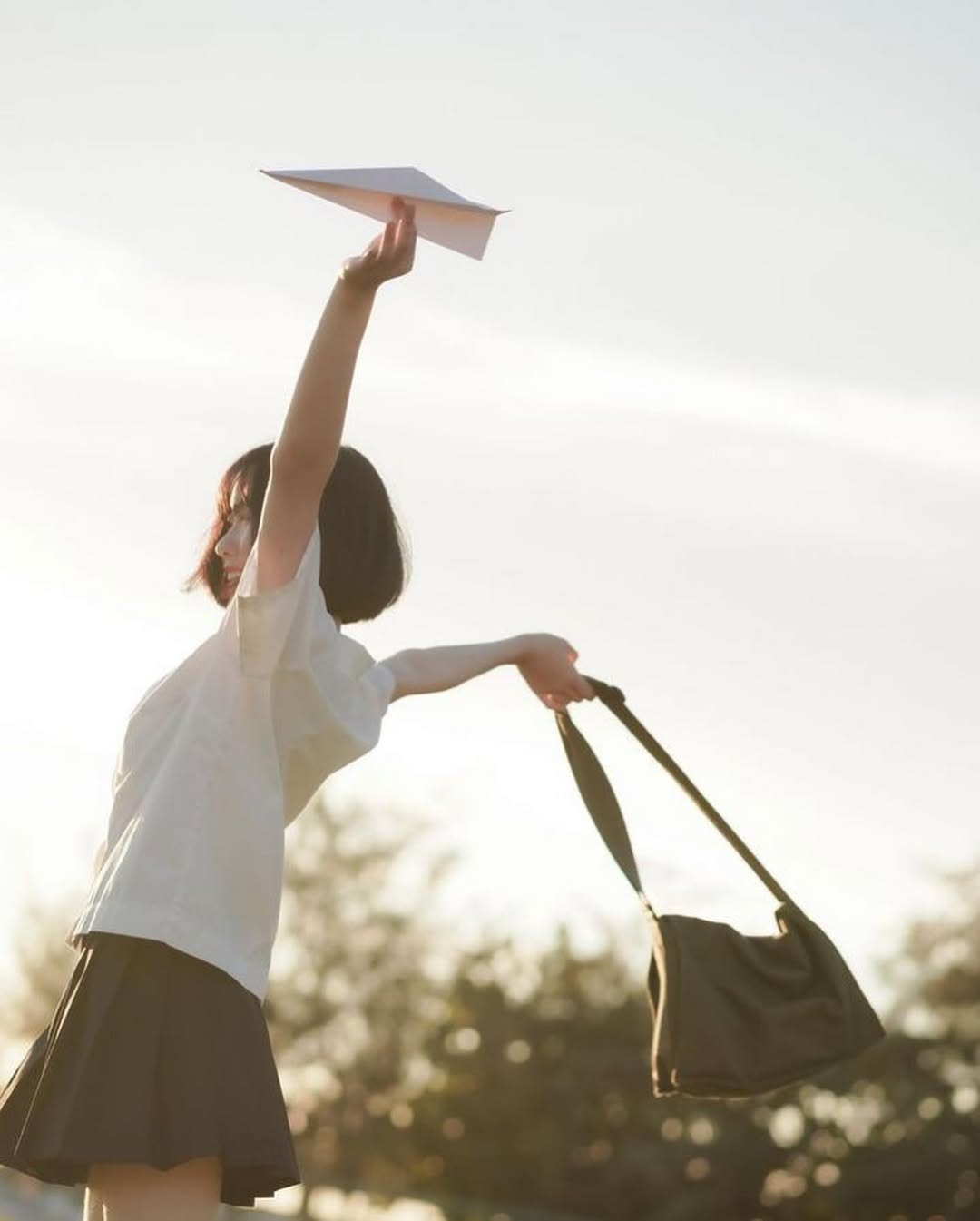 【正妹】芳岑Gina操场校服写真，情绪又带着青春的灵动！