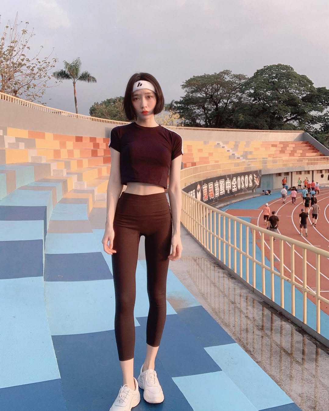 【正妹】芳岑Gina体育场跑步美照，漂亮照片的简单堆砌！
