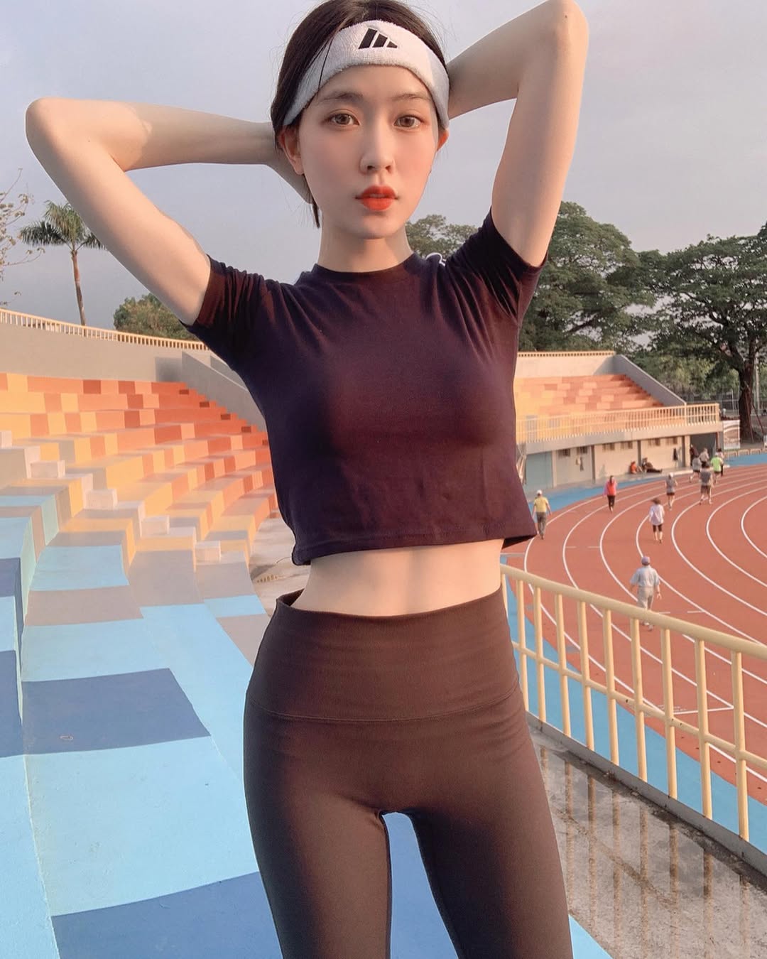 【正妹】芳岑Gina体育场跑步美照，漂亮照片的简单堆砌！