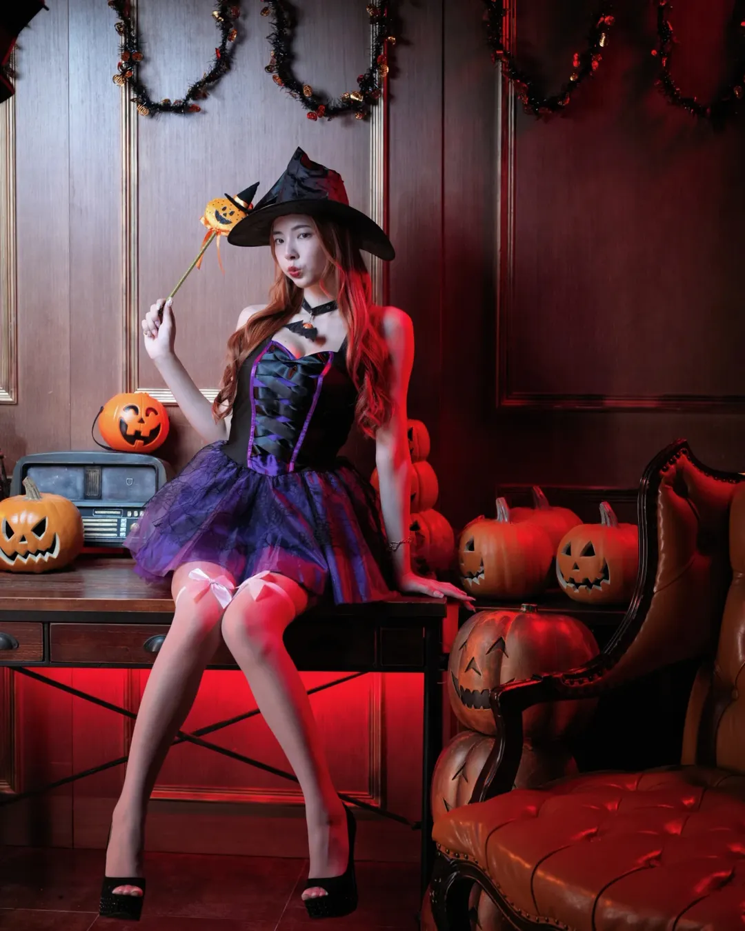 【正妹】溜溜万圣节小女巫写真，创造愉悦与自在的仪式感！