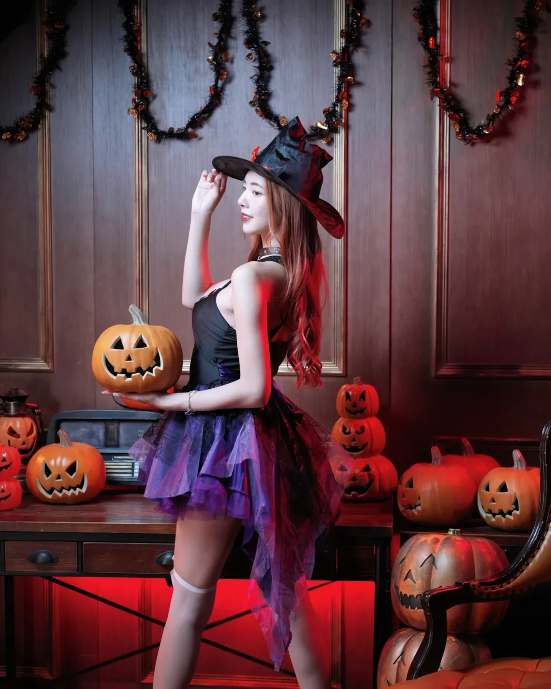 【正妹】溜溜万圣节小女巫写真，创造愉悦与自在的仪式感！