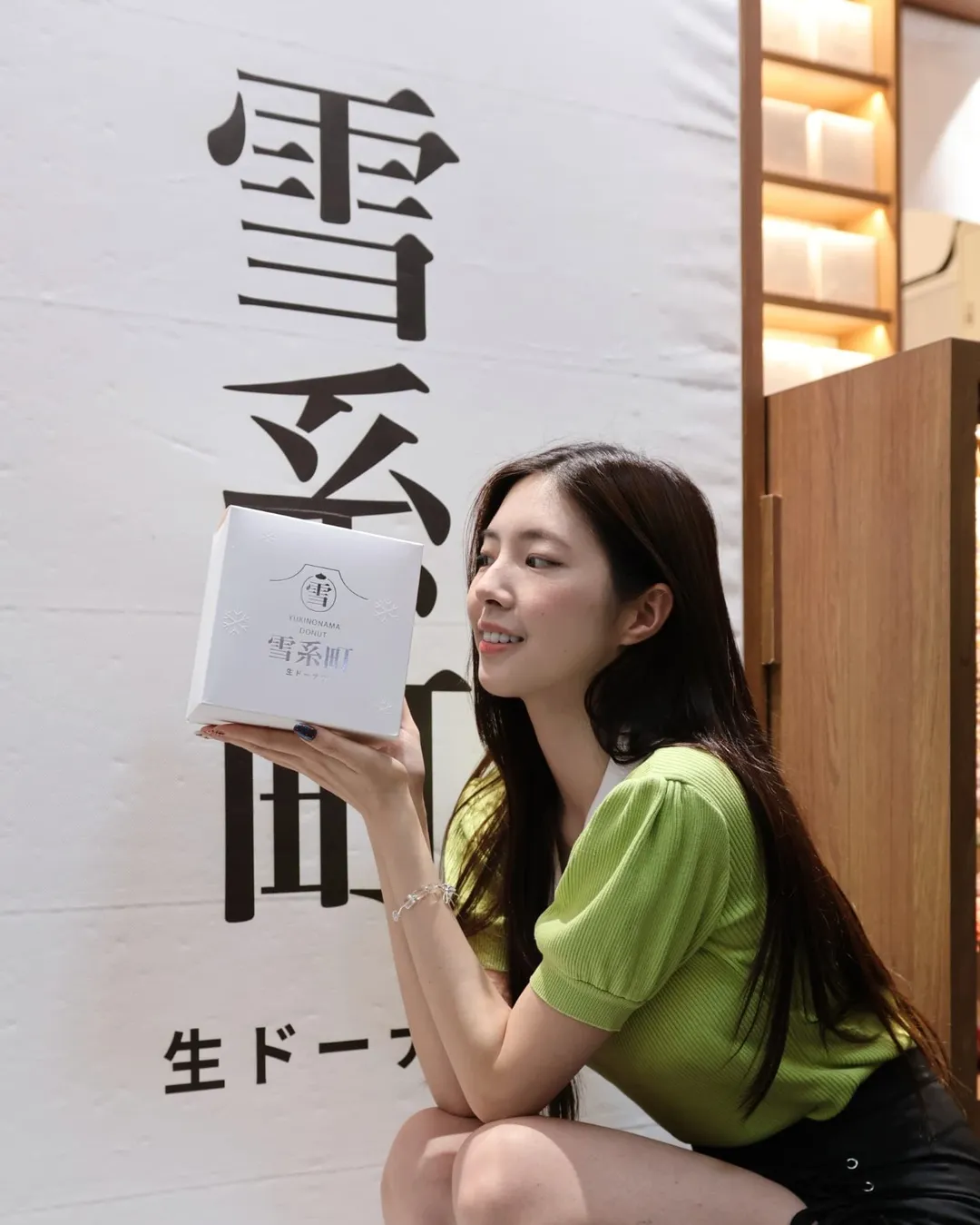 【正妹】溜溜吃甜甜圈美照，那份超甜柔和的气质！