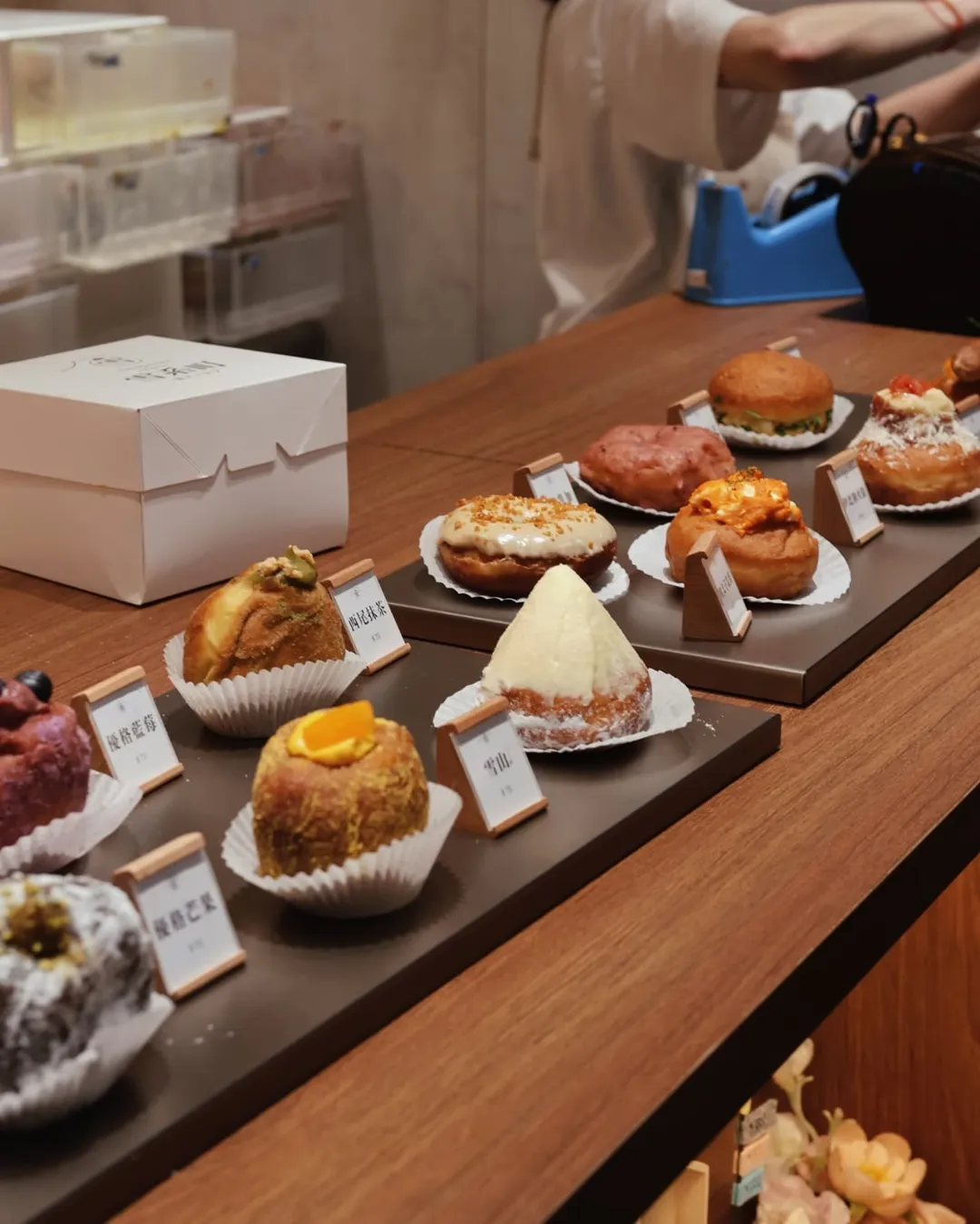 【正妹】溜溜吃甜甜圈美照，那份超甜柔和的气质！