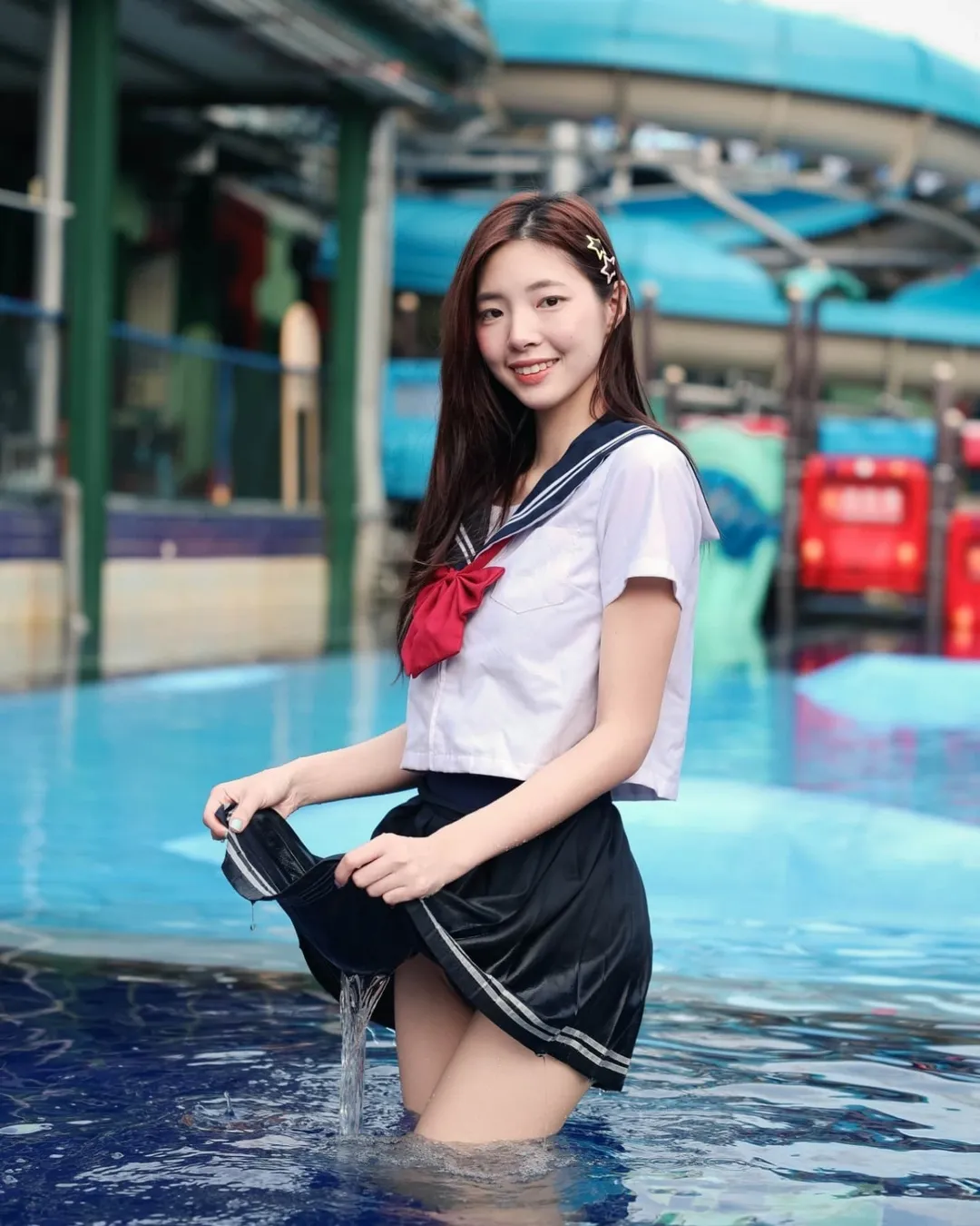 【正妹】溜溜JK制服水上乐园戏水，属于自己的夏日记忆！