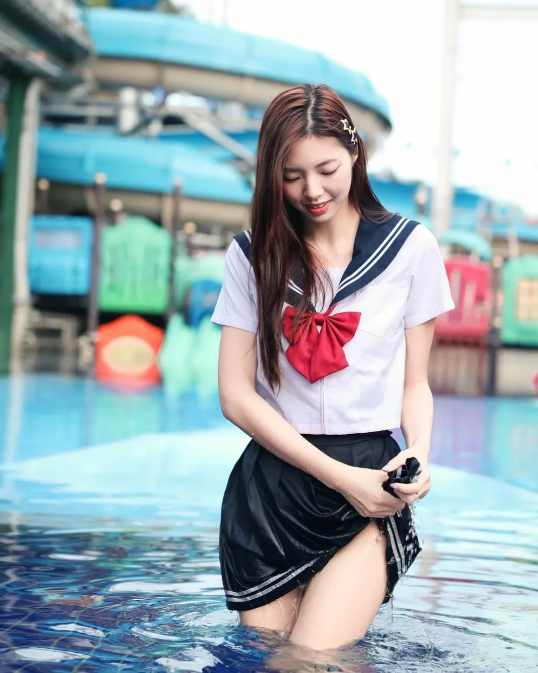 【正妹】溜溜JK制服水上乐园戏水，属于自己的夏日记忆！