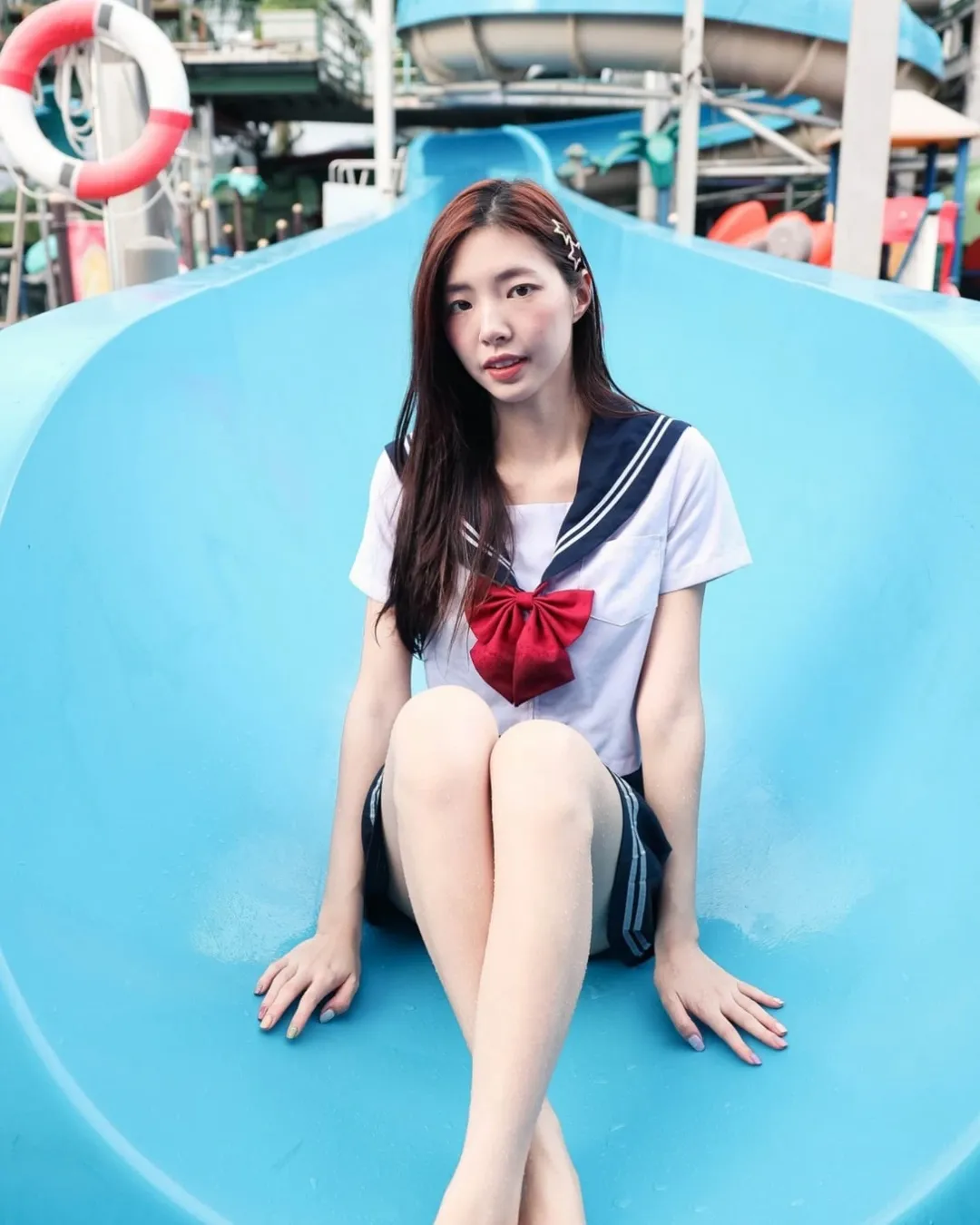 【正妹】溜溜JK制服水上乐园戏水，属于自己的夏日记忆！