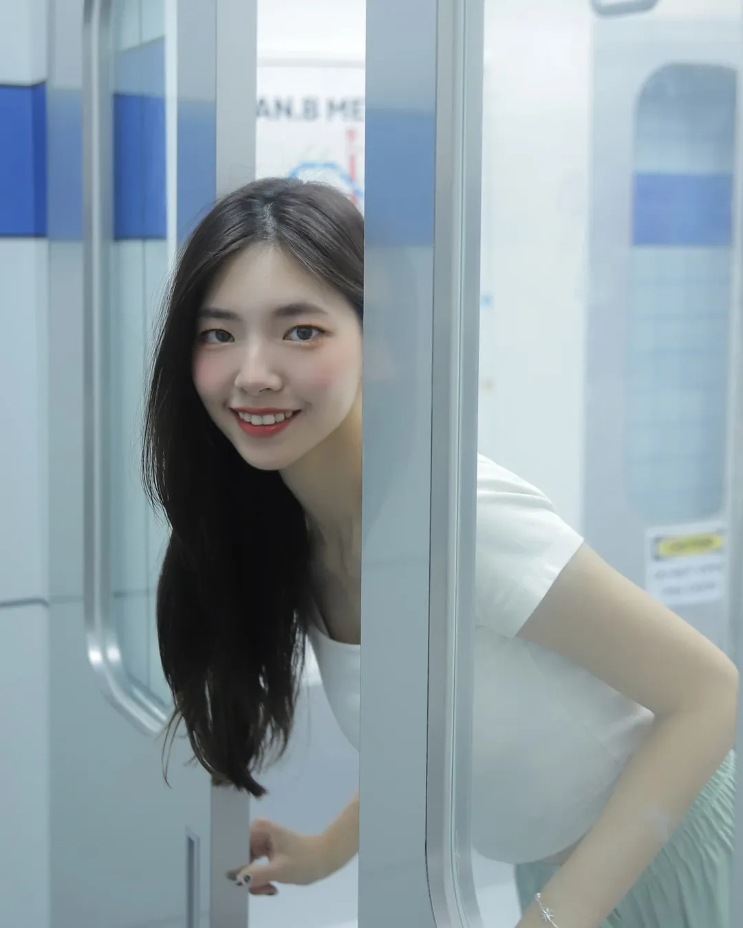 【正妹】溜溜地铁休闲装美照，听到青春在跳动的声音！