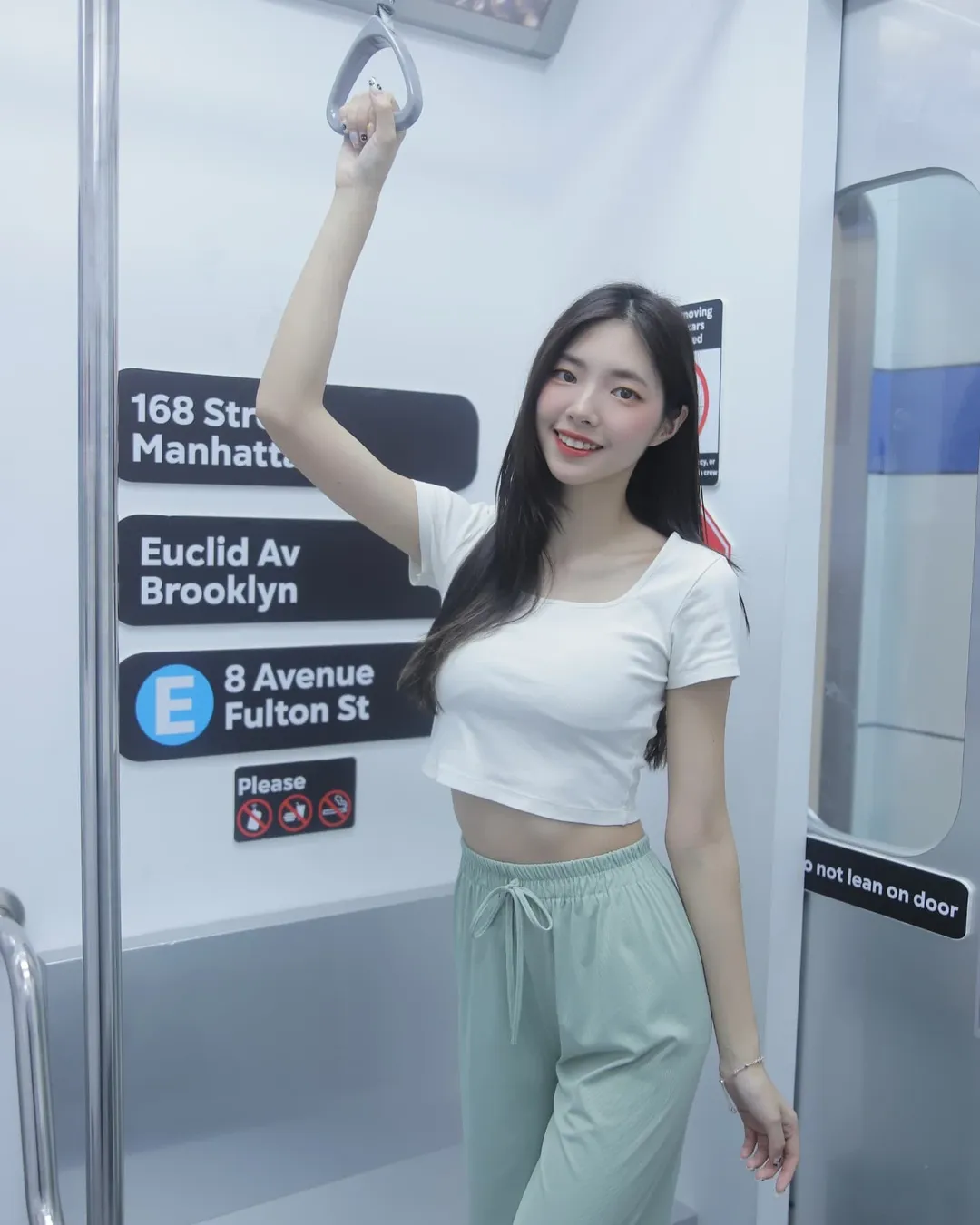 【正妹】溜溜地铁休闲装美照，听到青春在跳动的声音！