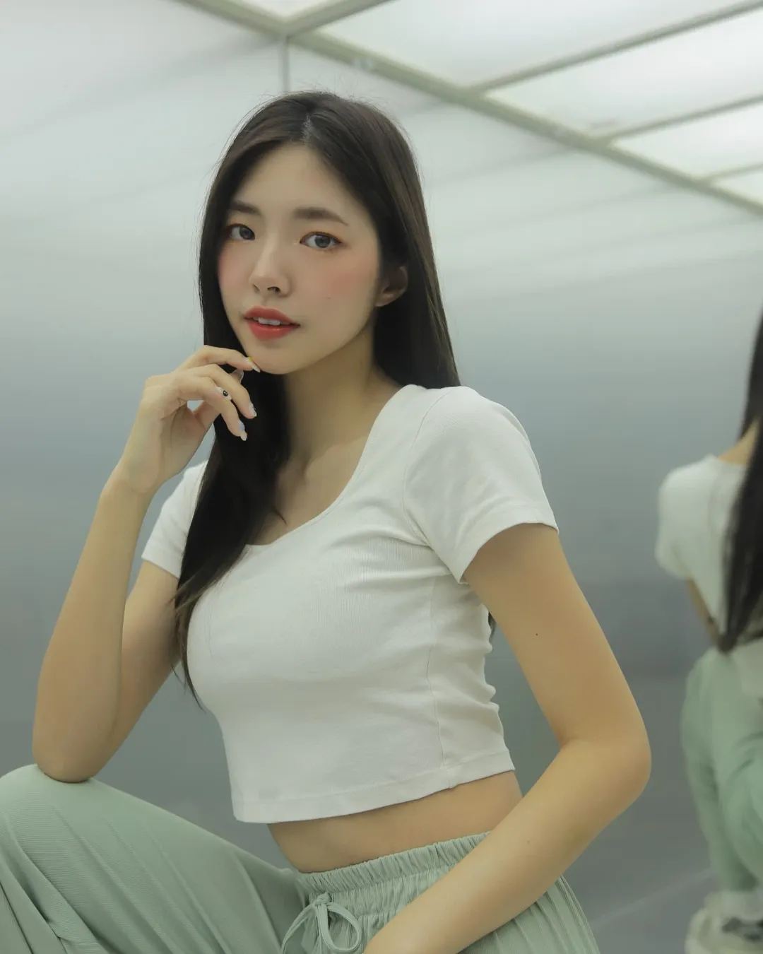 【正妹】溜溜地铁休闲装美照，听到青春在跳动的声音！