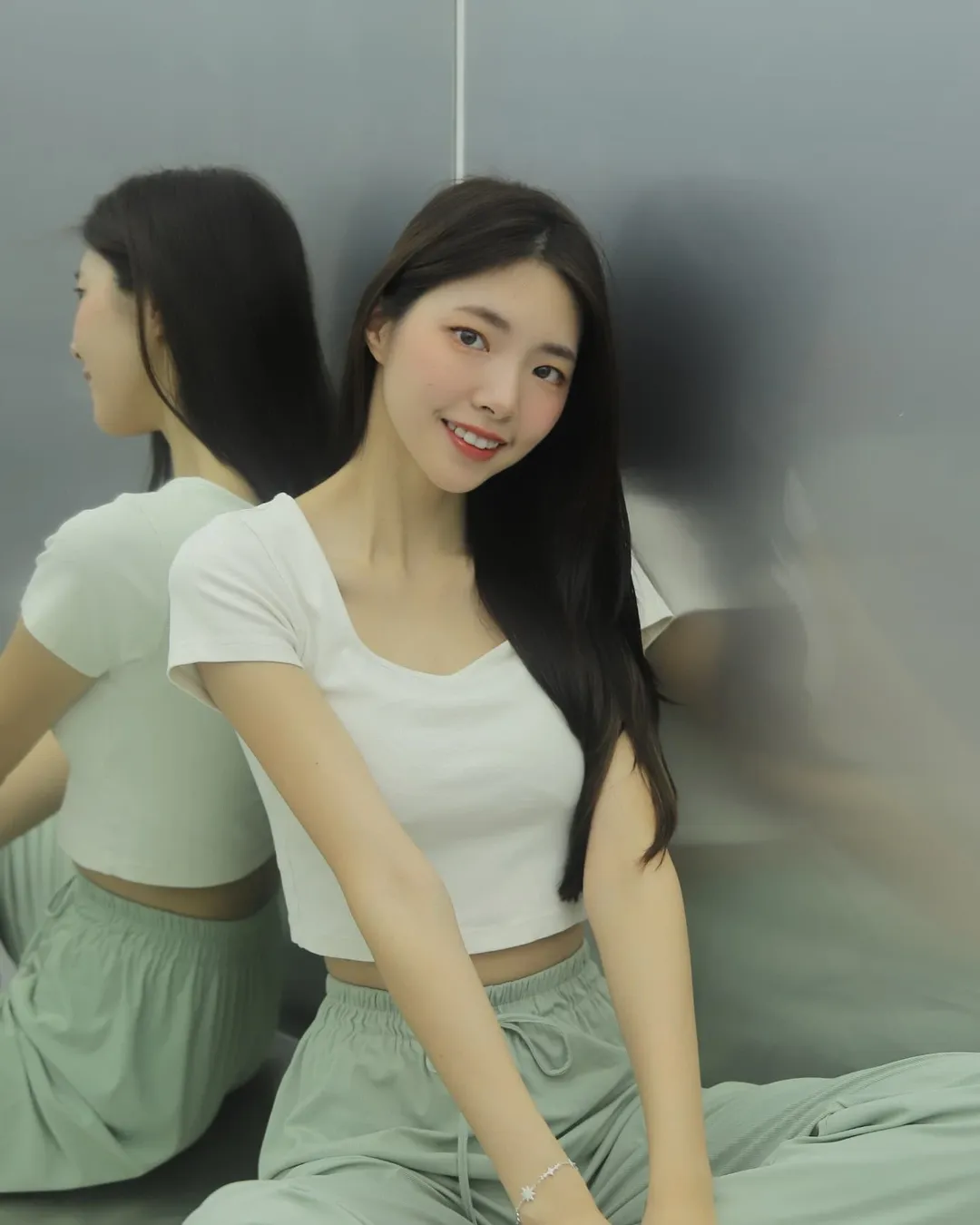 【正妹】溜溜地铁休闲装美照，听到青春在跳动的声音！