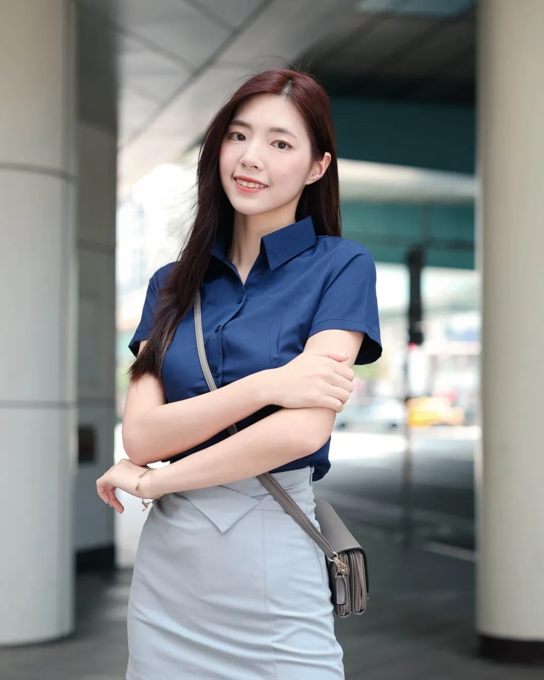 【正妹】溜溜大长腿OL职业装街拍，职业与态度充分展现！